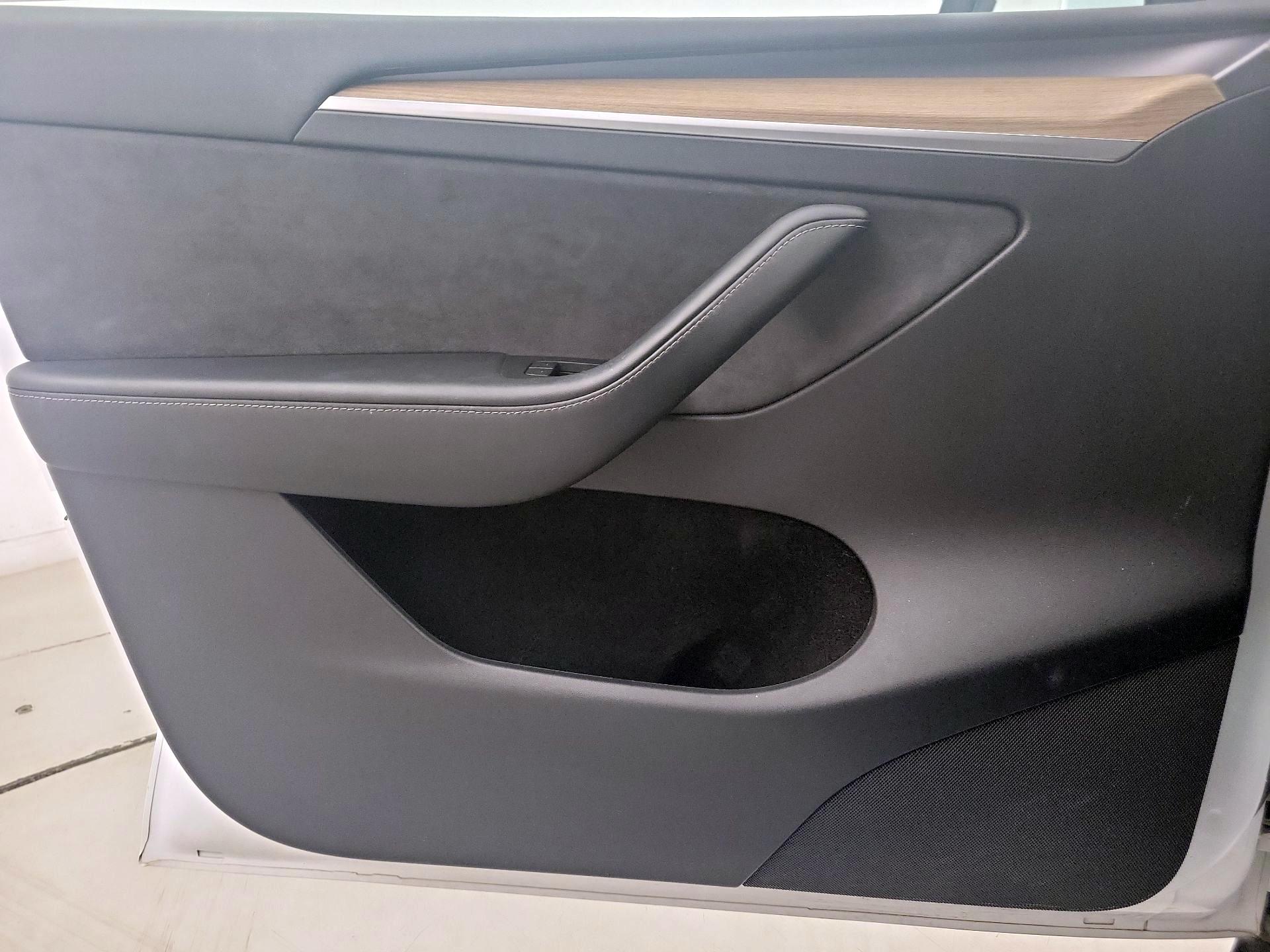 Thumbnail: 2023 Tesla Model Y - 12