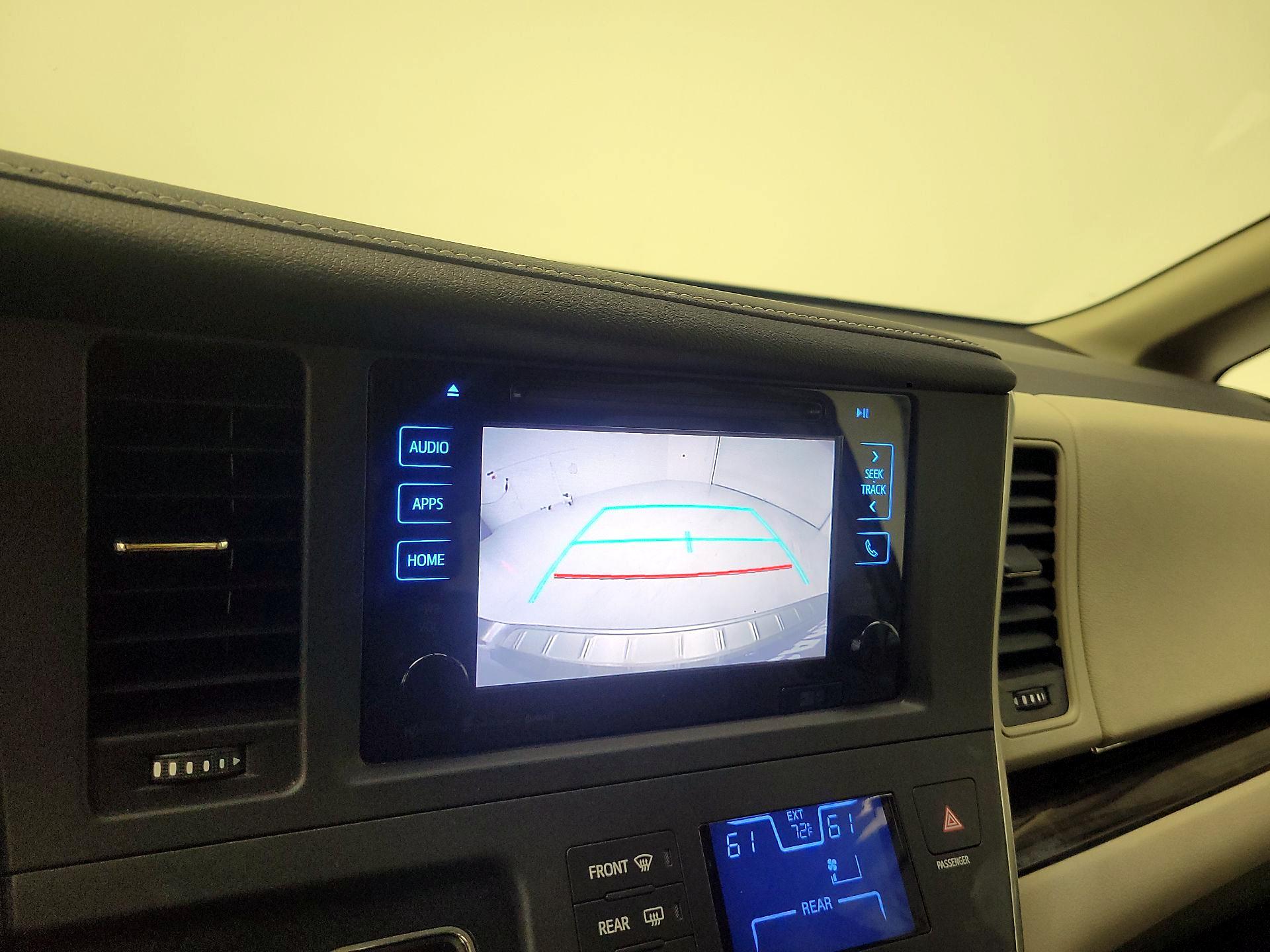 Thumbnail: 2017 Toyota Sienna - 15