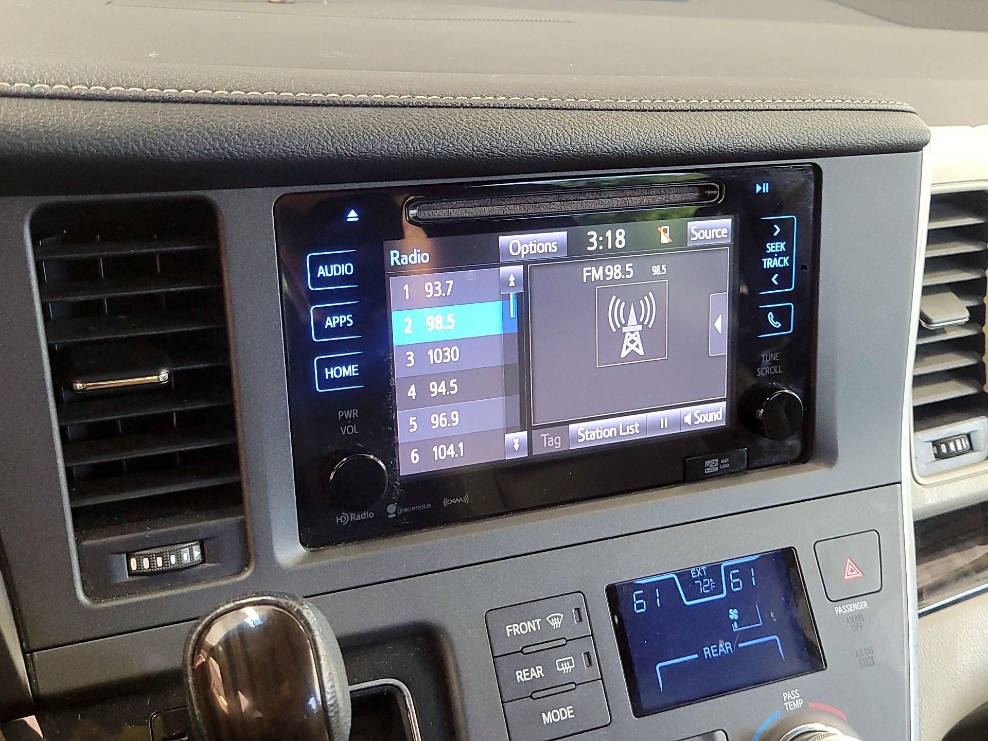 Thumbnail: 2017 Toyota Sienna - 16