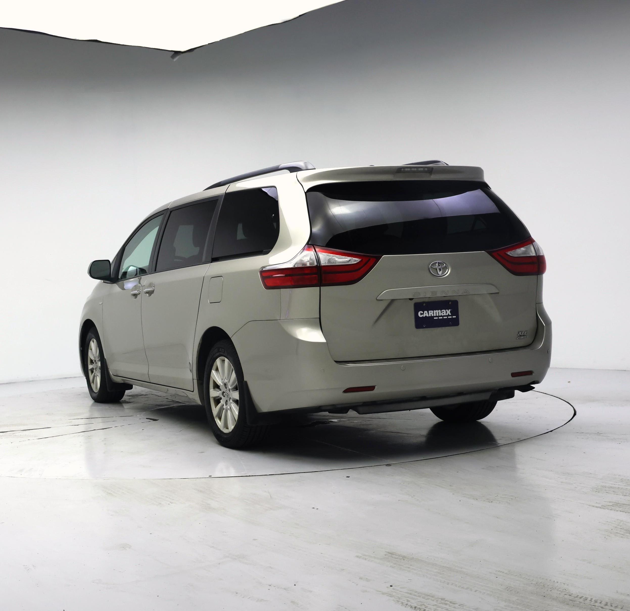 Thumbnail: 2017 Toyota Sienna - 2