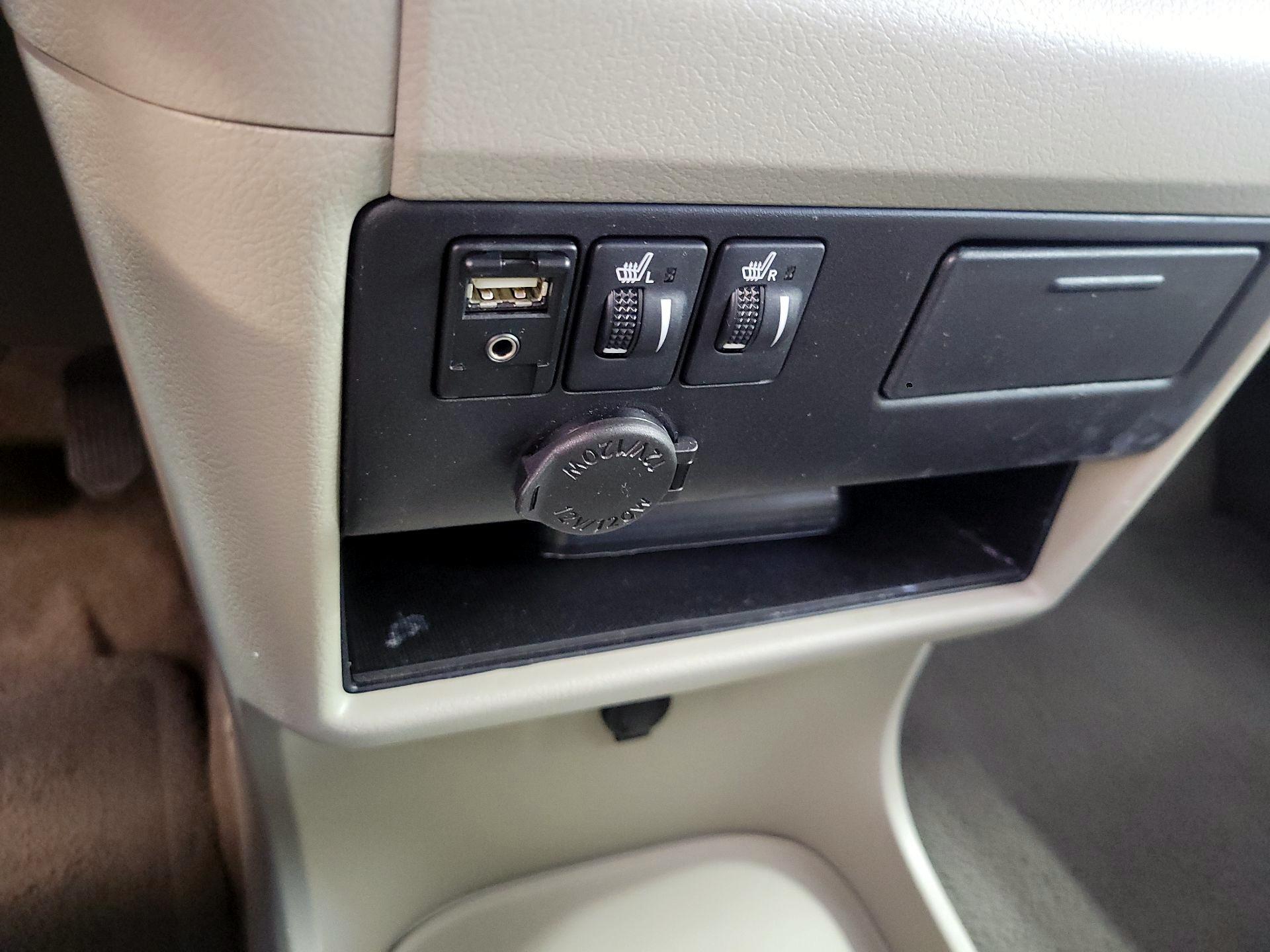 Thumbnail: 2017 Toyota Sienna - 19