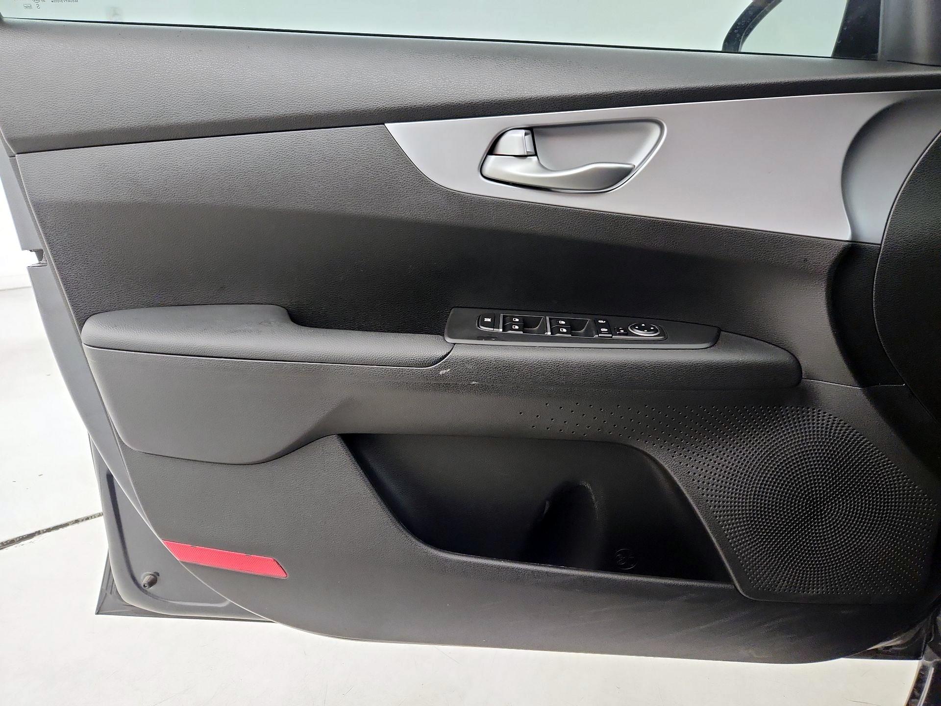 Thumbnail: 2023 Kia Forte - 12