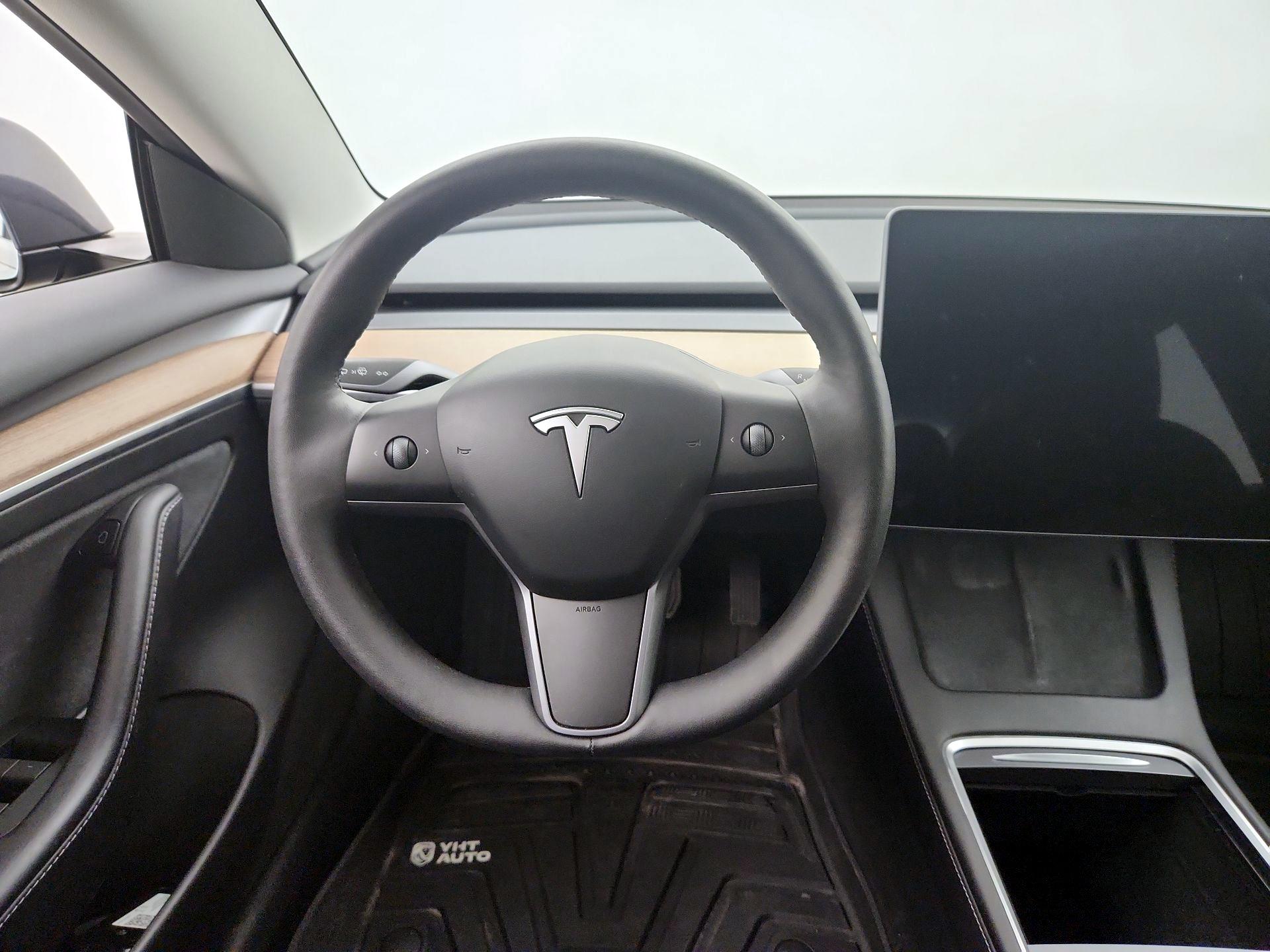 Thumbnail: 2023 Tesla Model 3 - 11