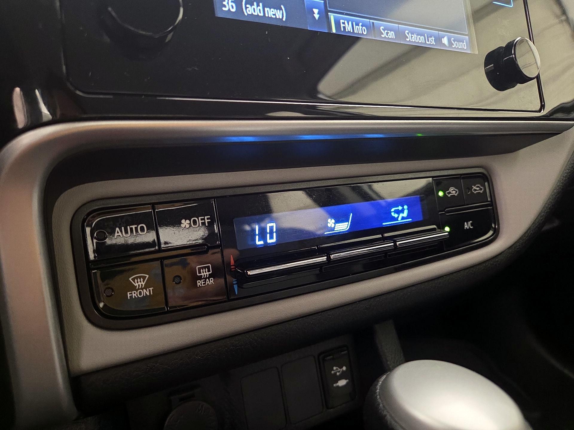 Thumbnail: 2018 Toyota Corolla - 16