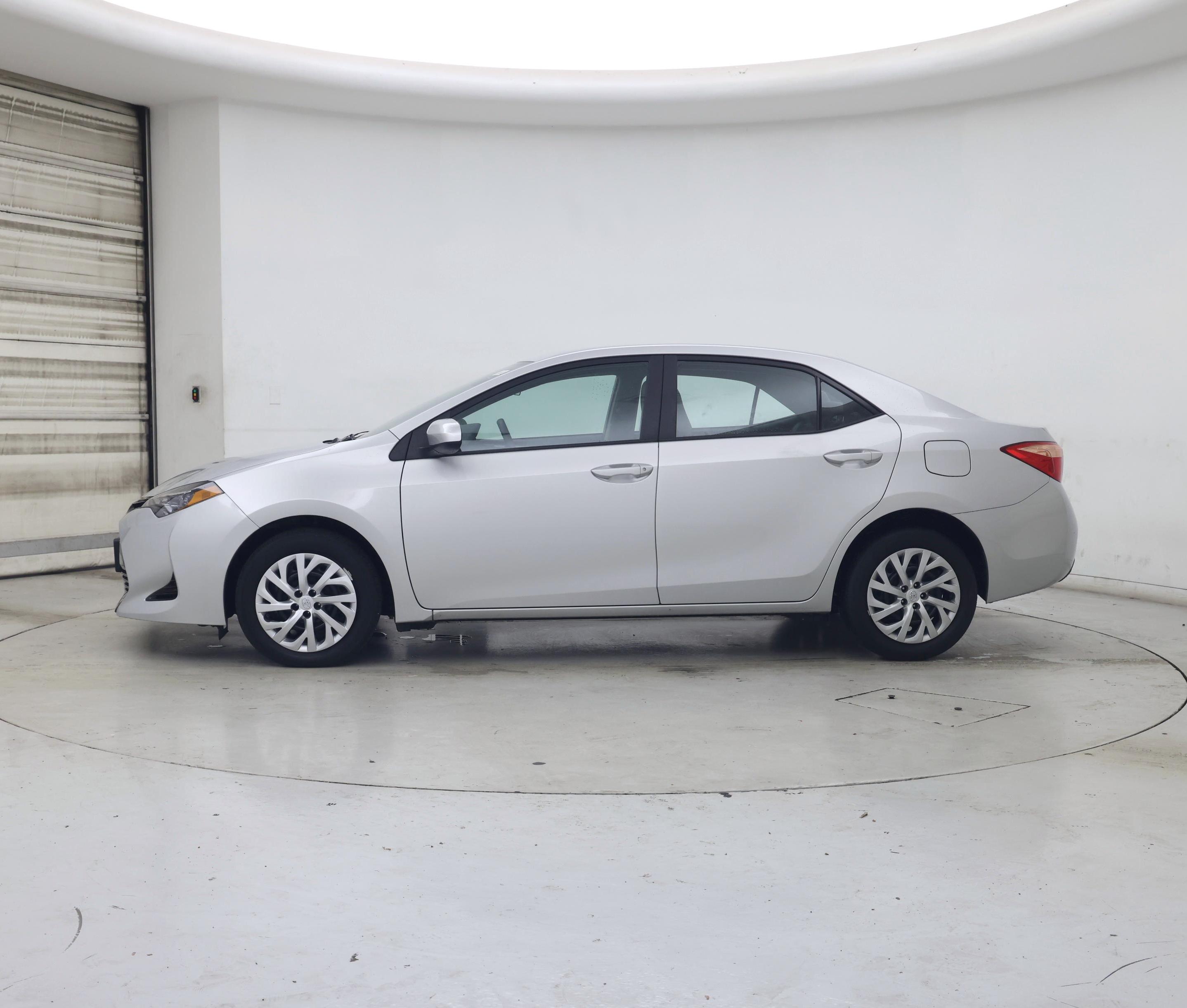 Thumbnail: 2018 Toyota Corolla - 3
