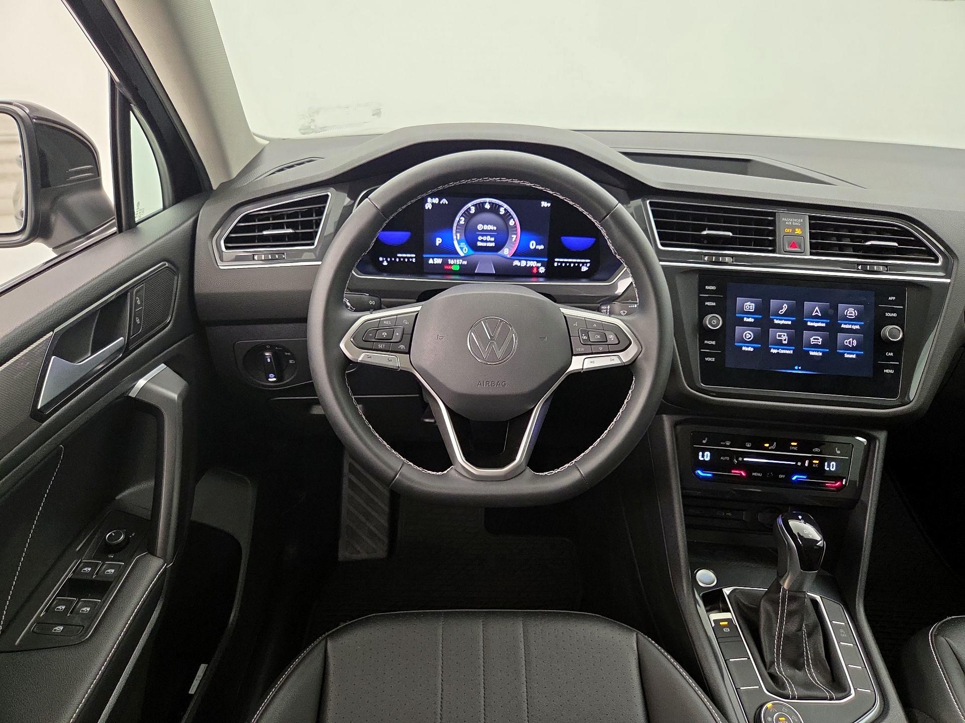 Thumbnail: 2022 Volkswagen Tiguan - 10