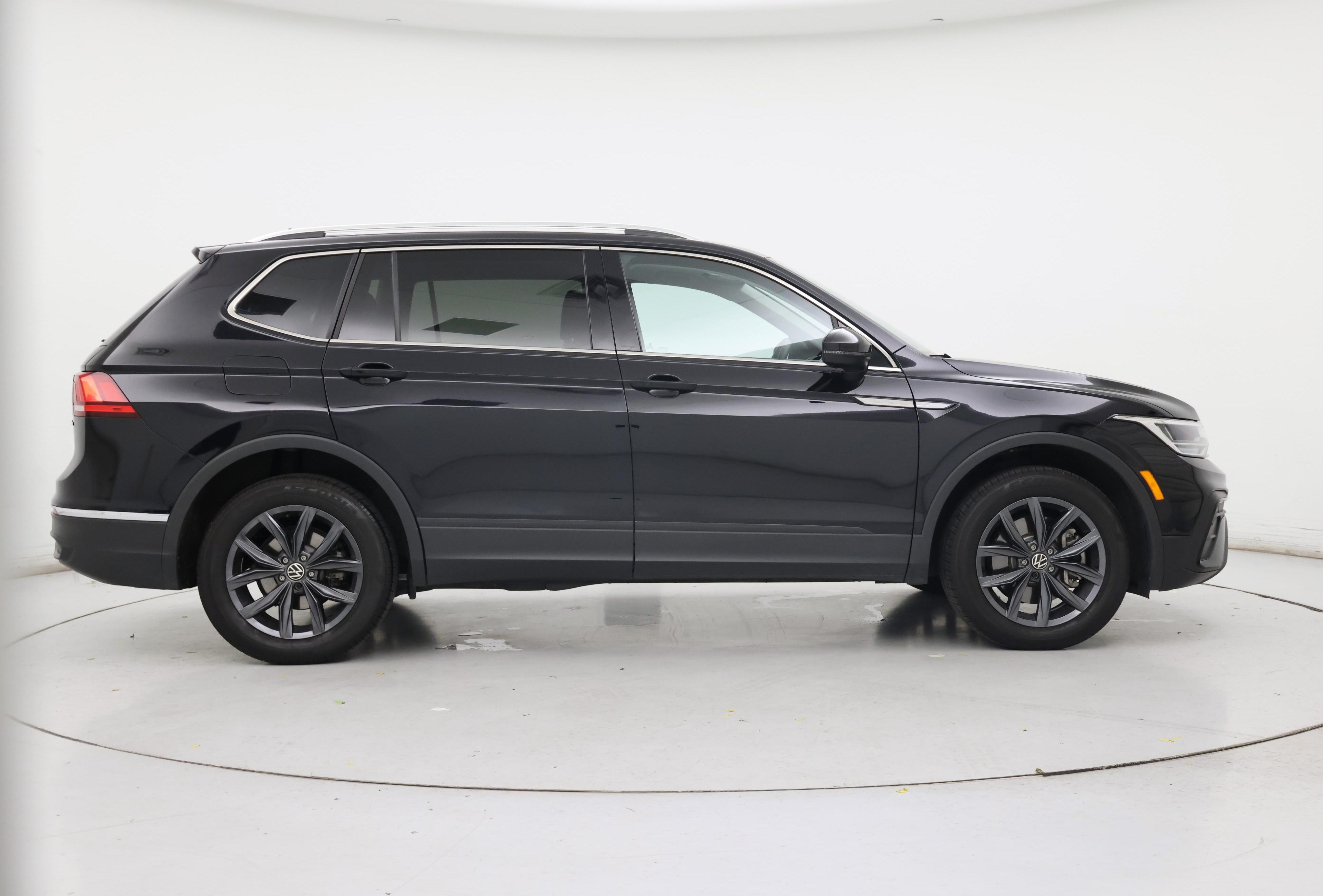 Thumbnail: 2022 Volkswagen Tiguan - 7