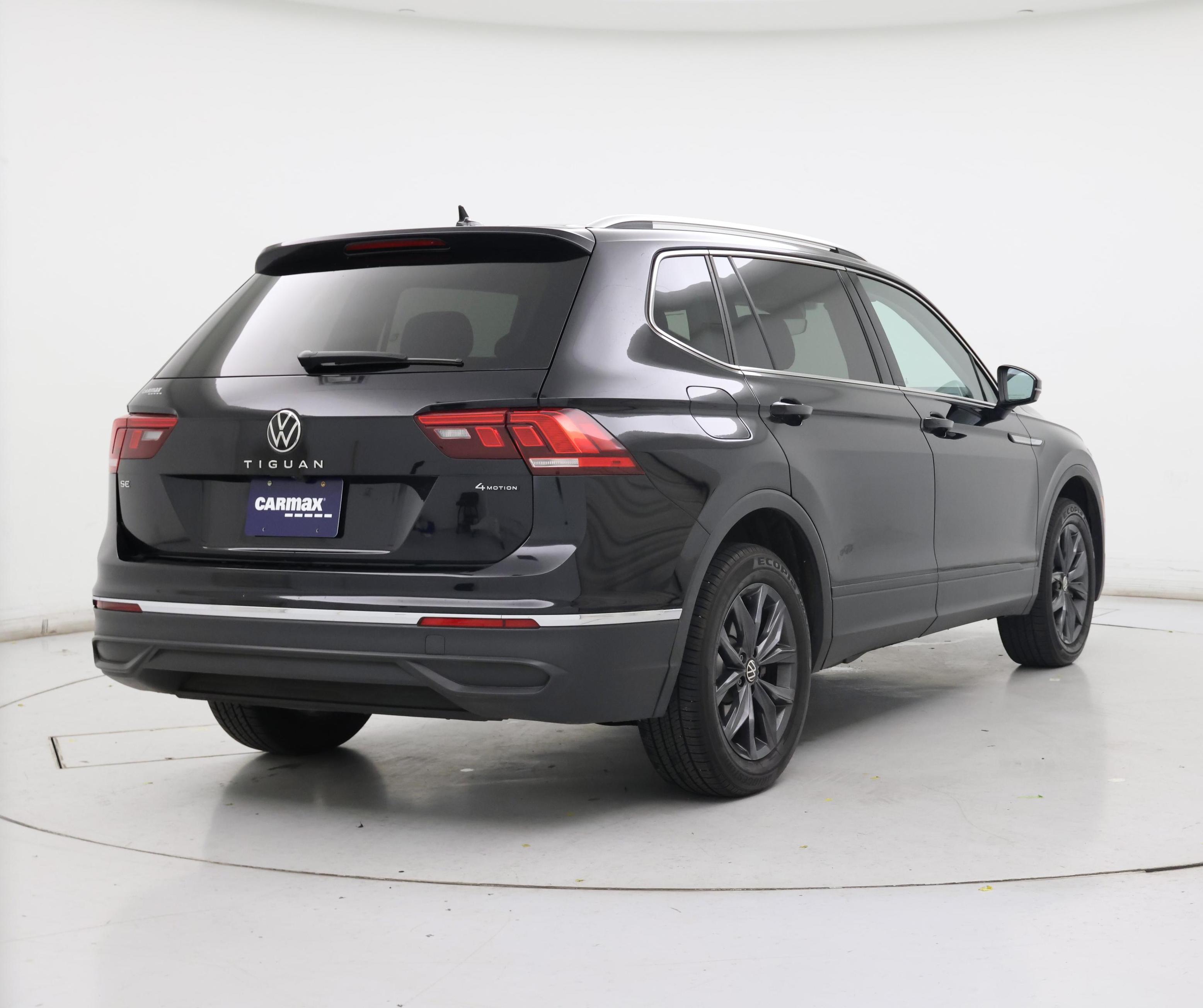 Thumbnail: 2022 Volkswagen Tiguan - 8