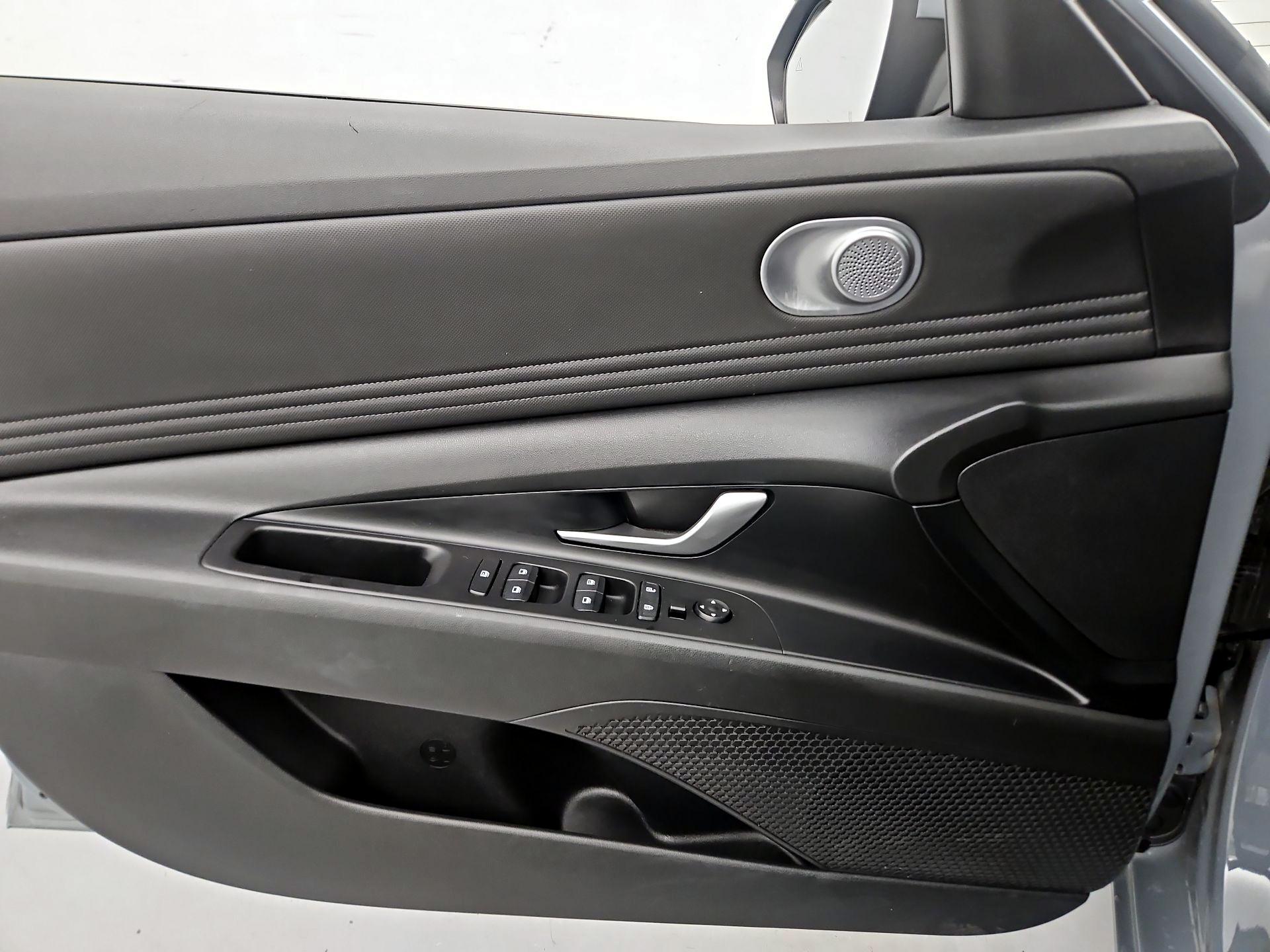 Thumbnail: 2021 Hyundai Elantra - 12