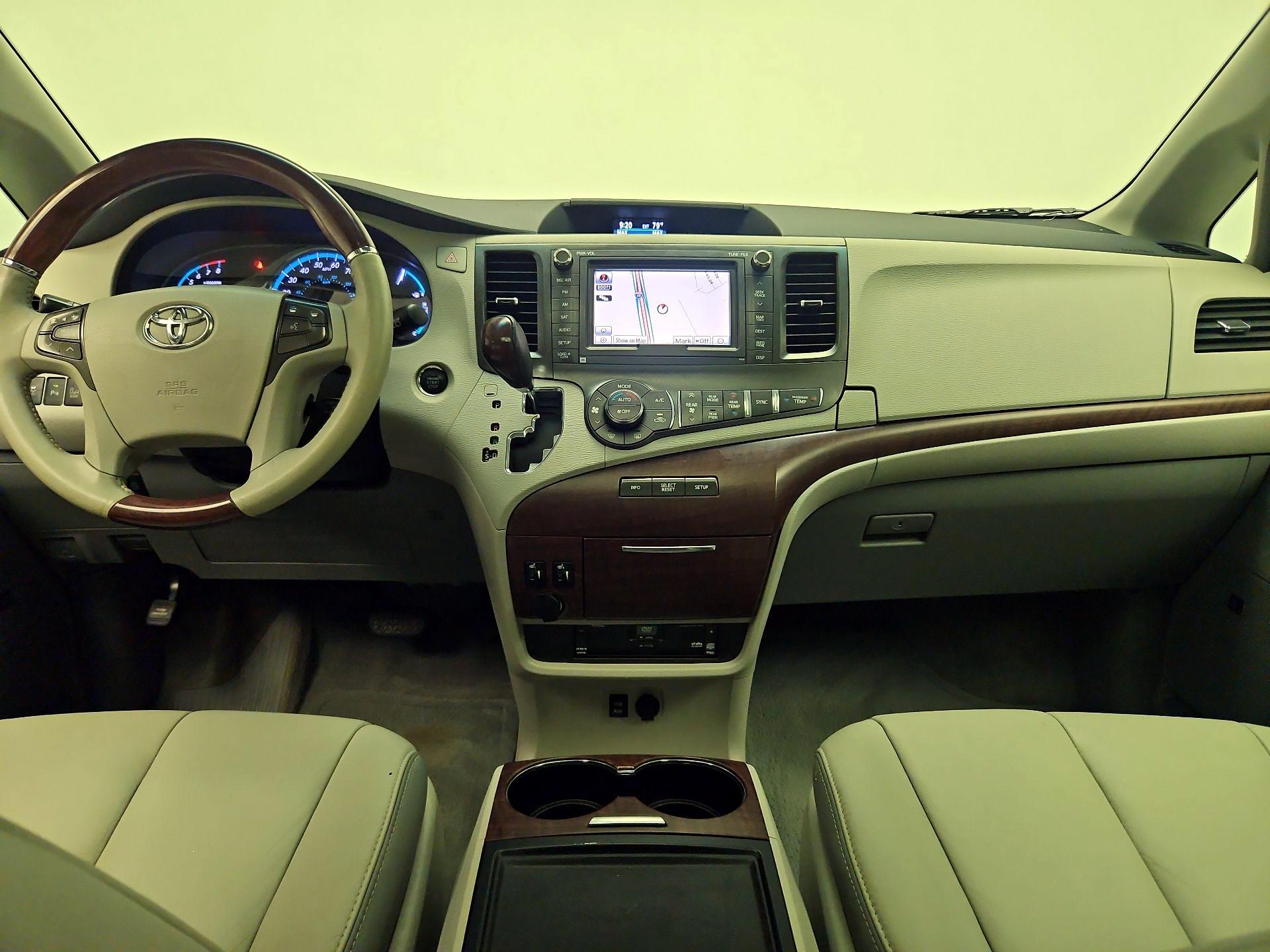 Thumbnail: 2014 Toyota Sienna - 9