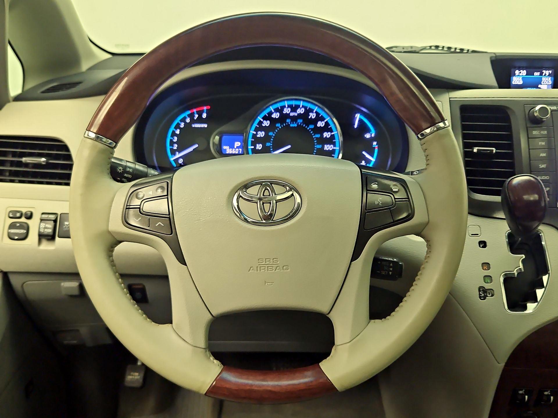 Thumbnail: 2014 Toyota Sienna - 10