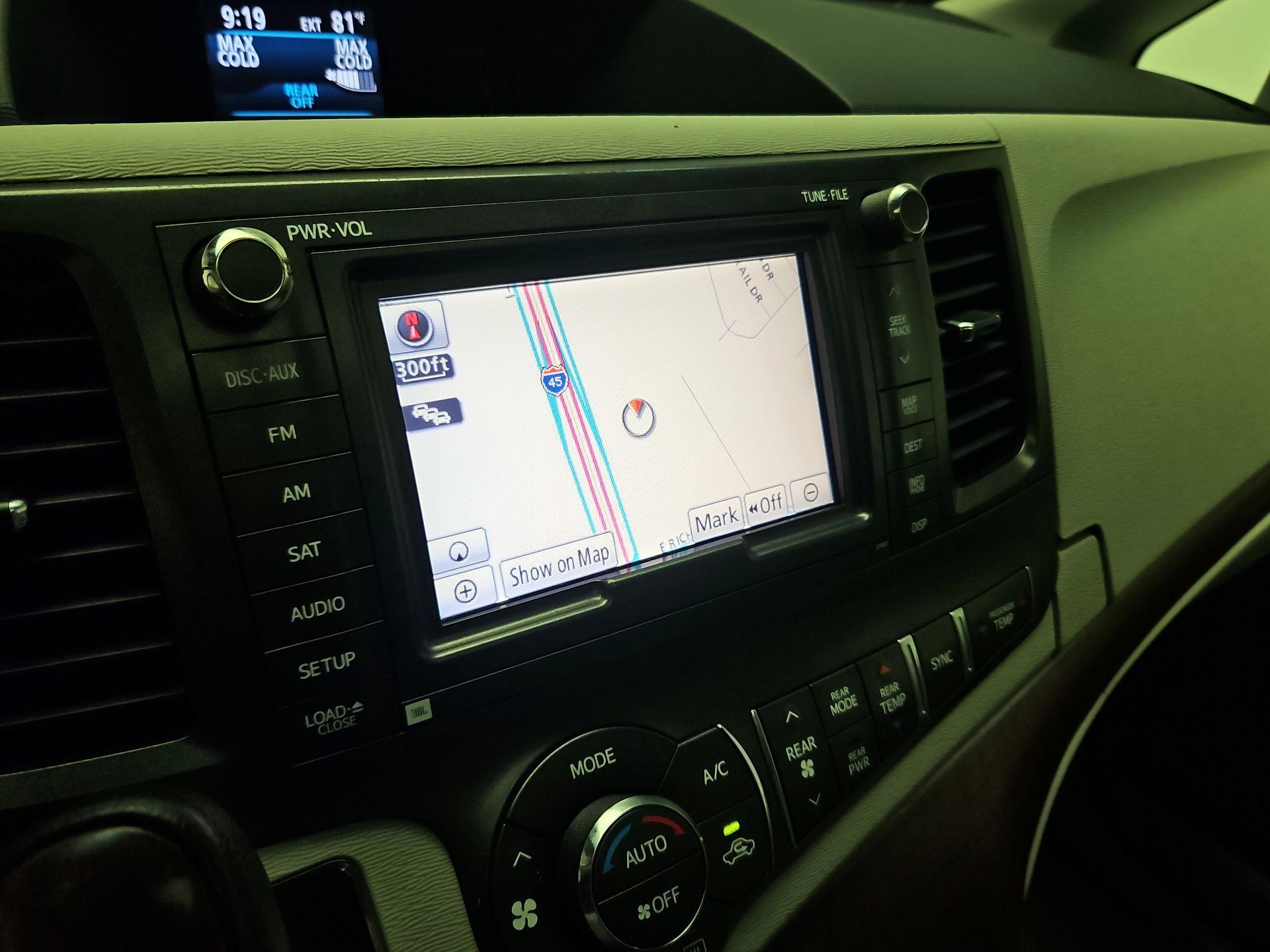 Thumbnail: 2014 Toyota Sienna - 14