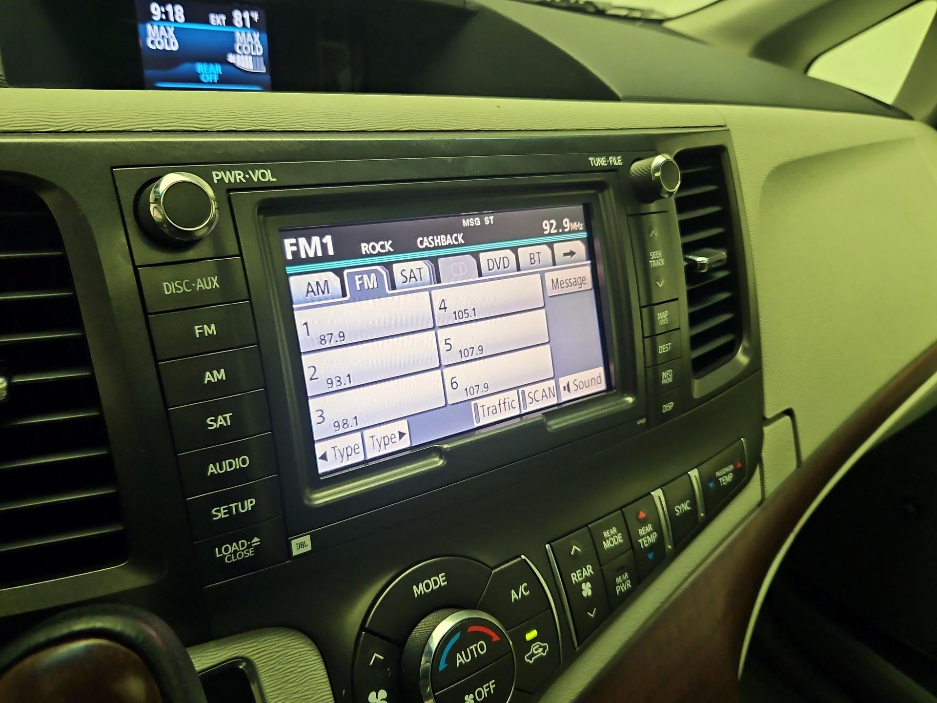Thumbnail: 2014 Toyota Sienna - 16