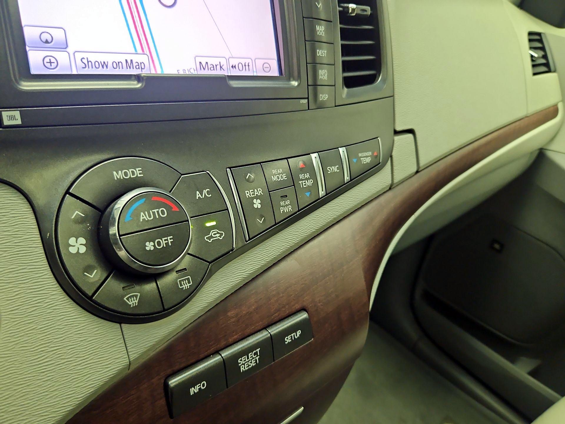 Thumbnail: 2014 Toyota Sienna - 17