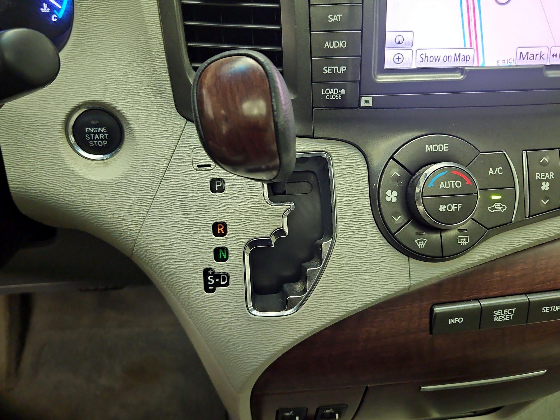 Thumbnail: 2014 Toyota Sienna - 18