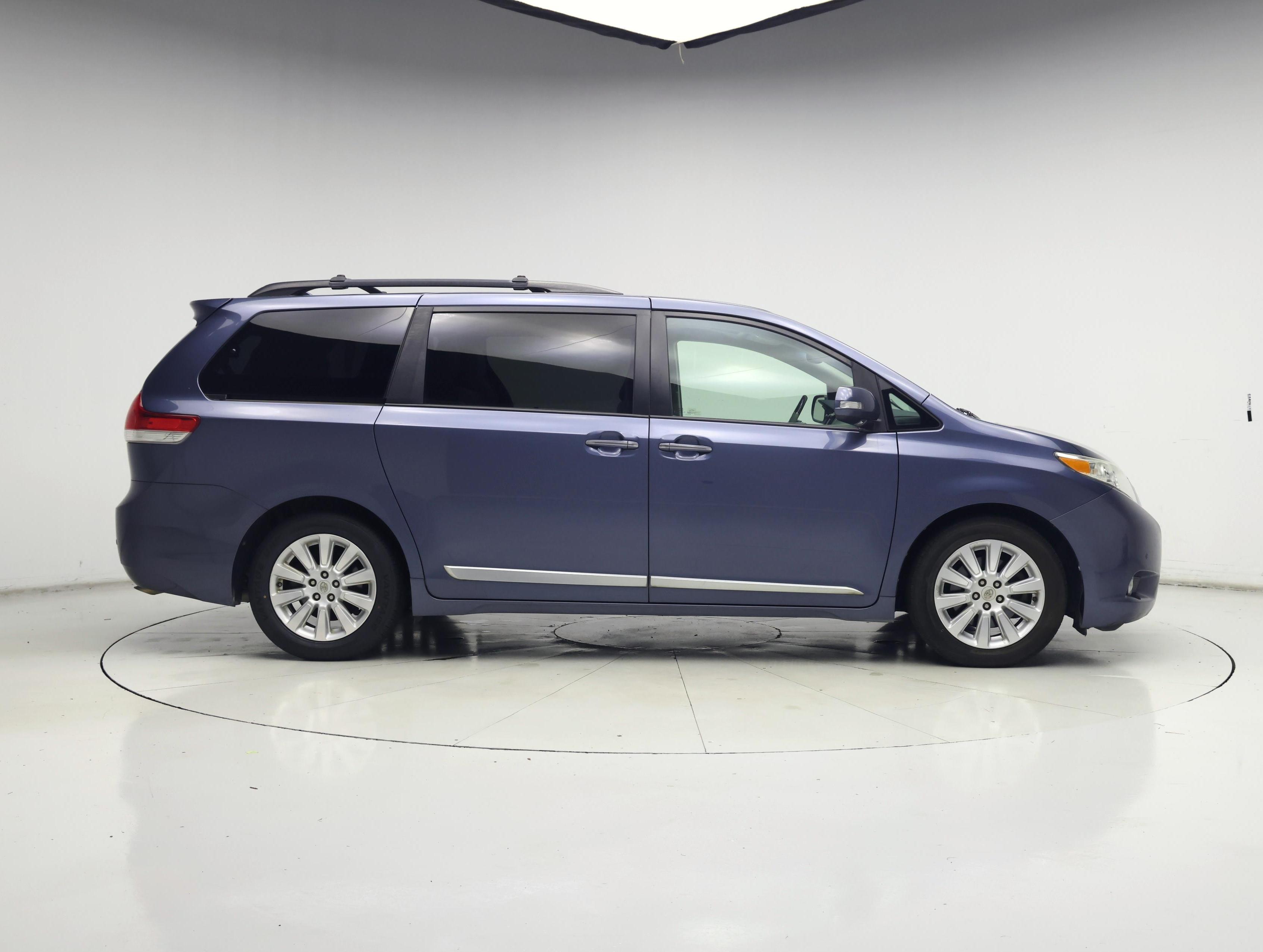 Thumbnail: 2014 Toyota Sienna - 7