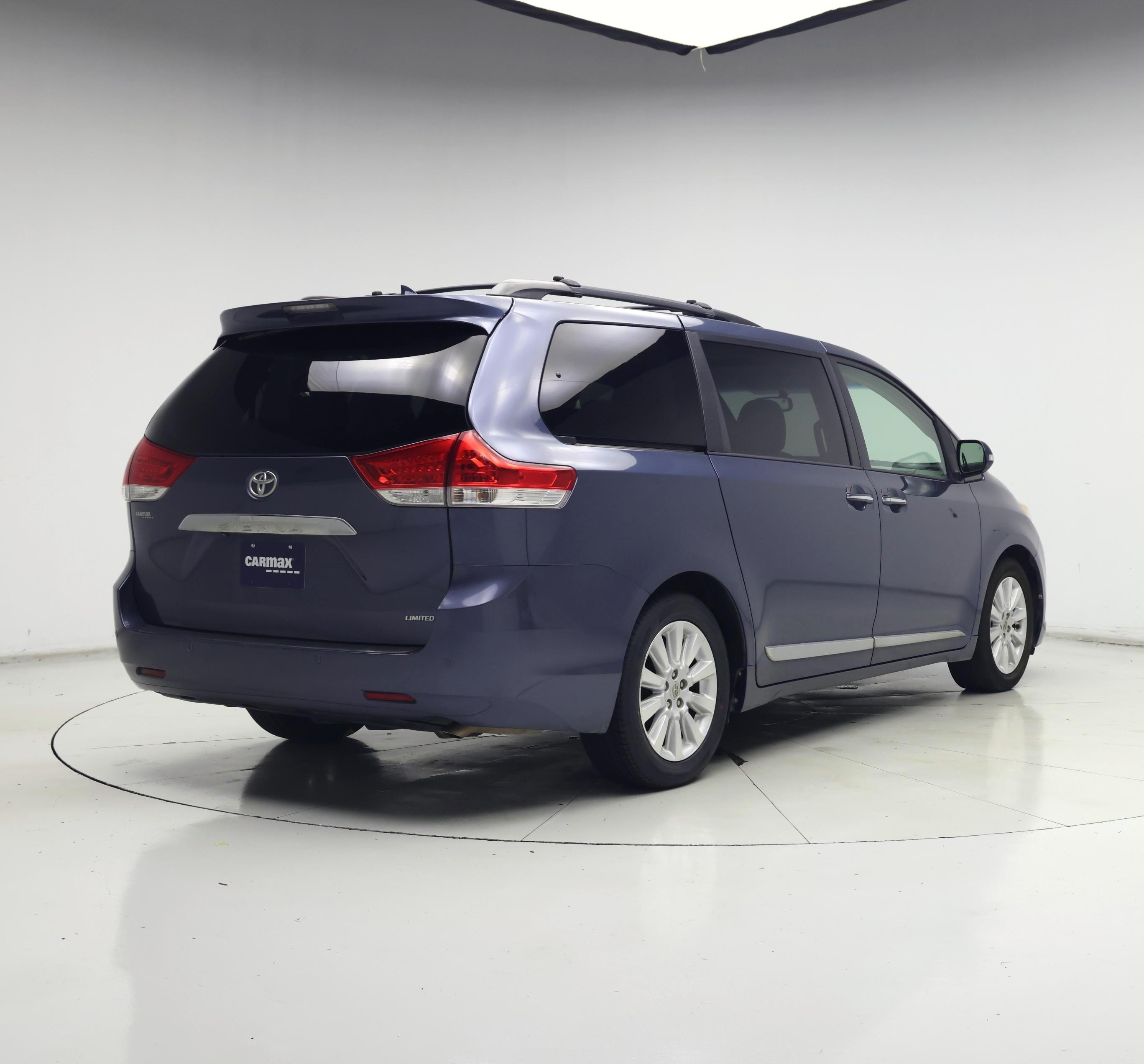 Thumbnail: 2014 Toyota Sienna - 8