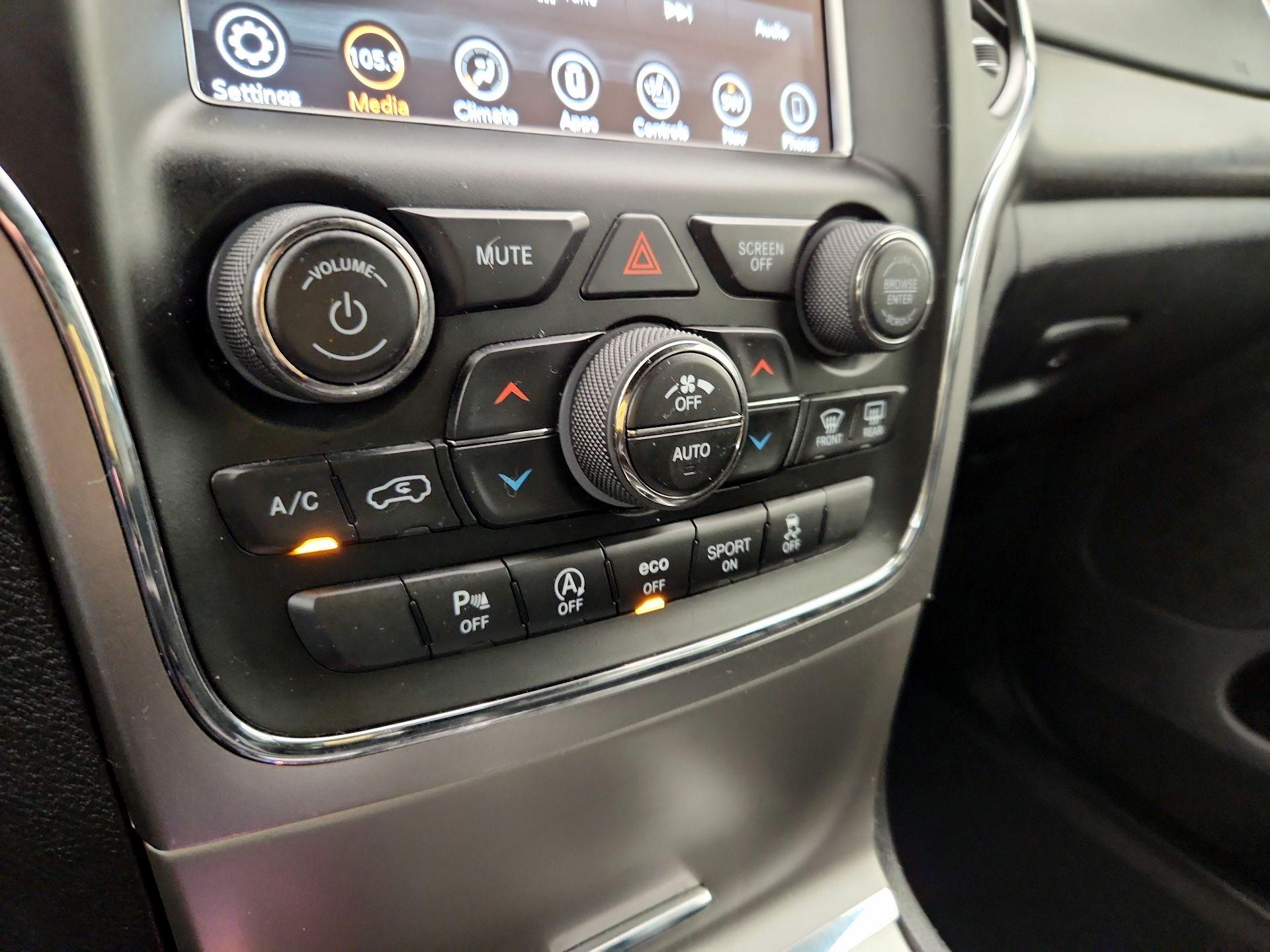 Thumbnail: 2018 Jeep Grand Cherokee - 17