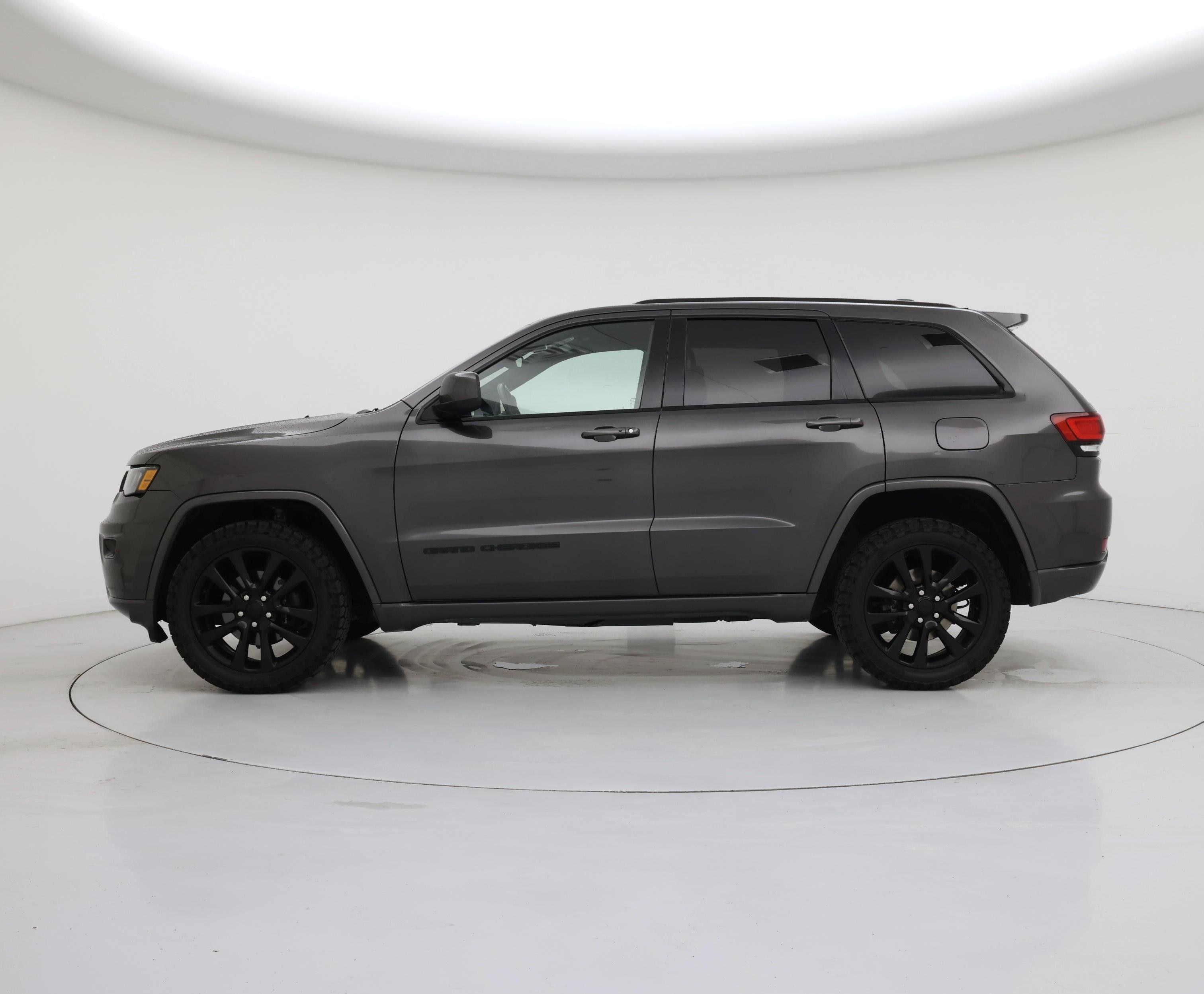 Thumbnail: 2018 Jeep Grand Cherokee - 3