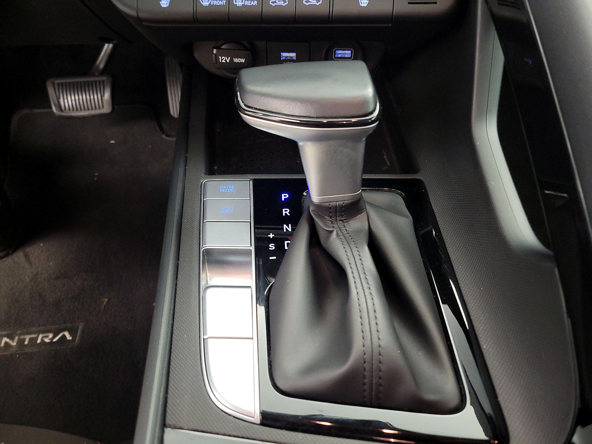 Thumbnail: 2022 Hyundai Elantra - 17