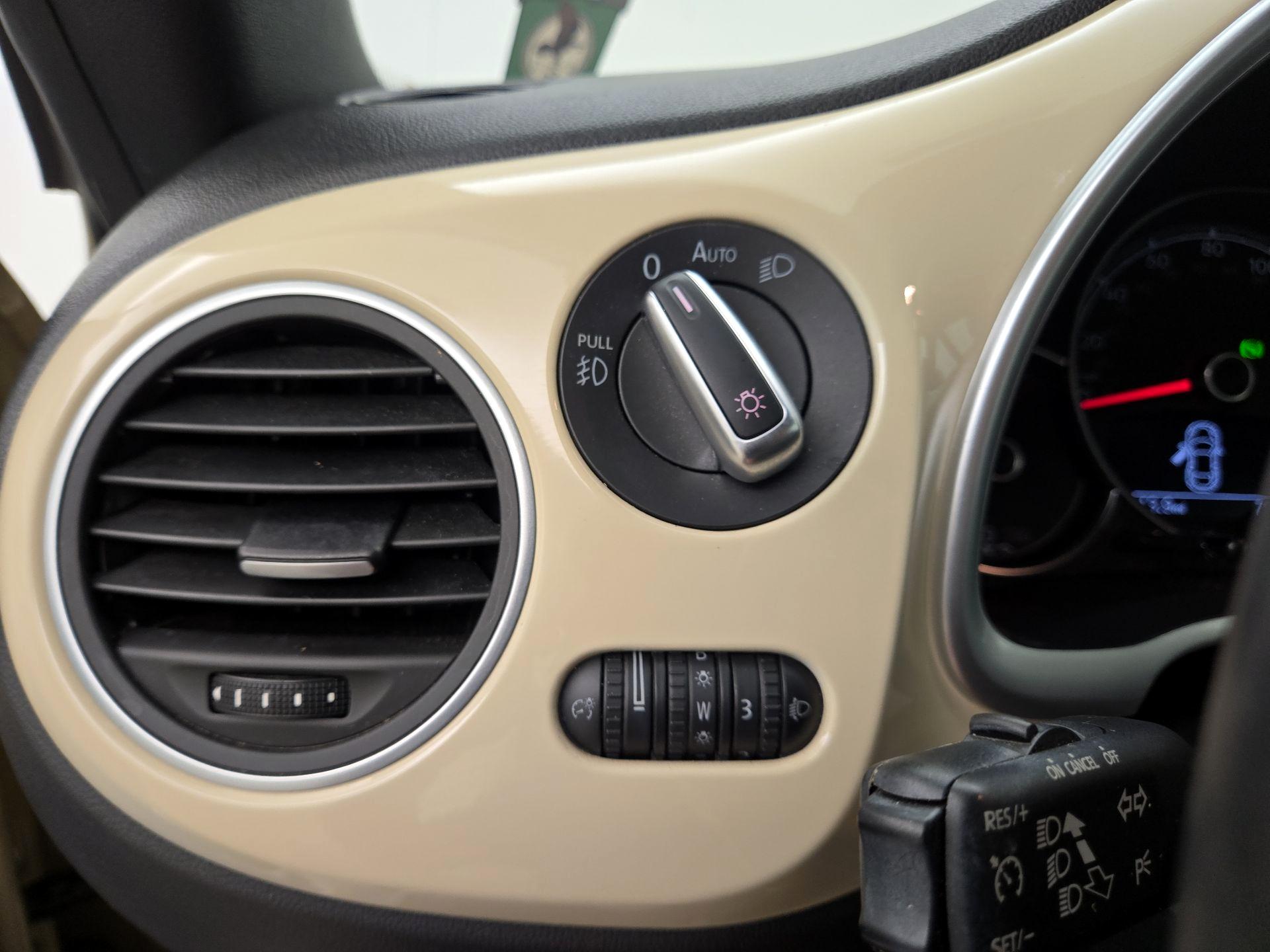 Thumbnail: 2019 Volkswagen Beetle - 13