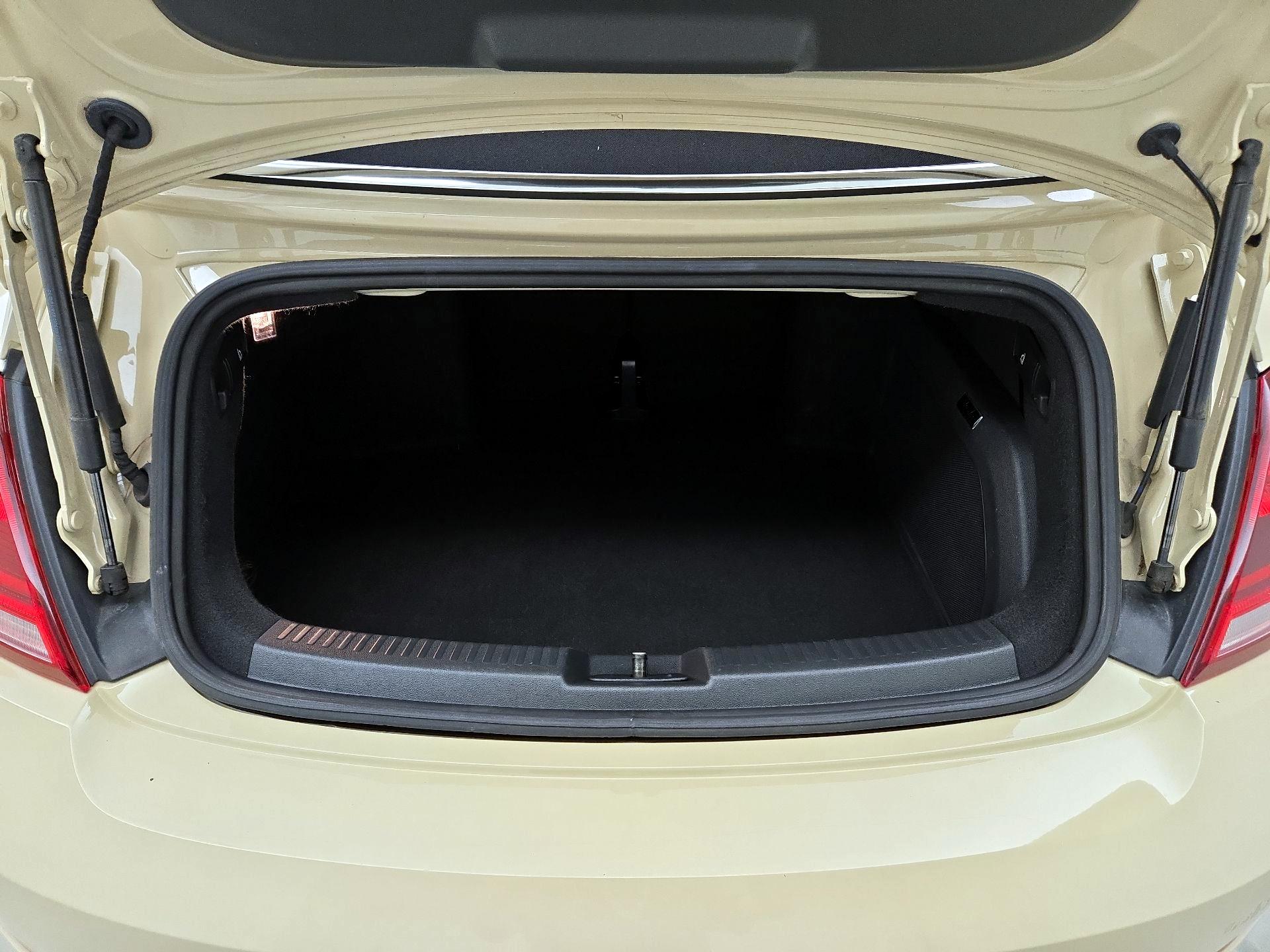 Thumbnail: 2019 Volkswagen Beetle - 20