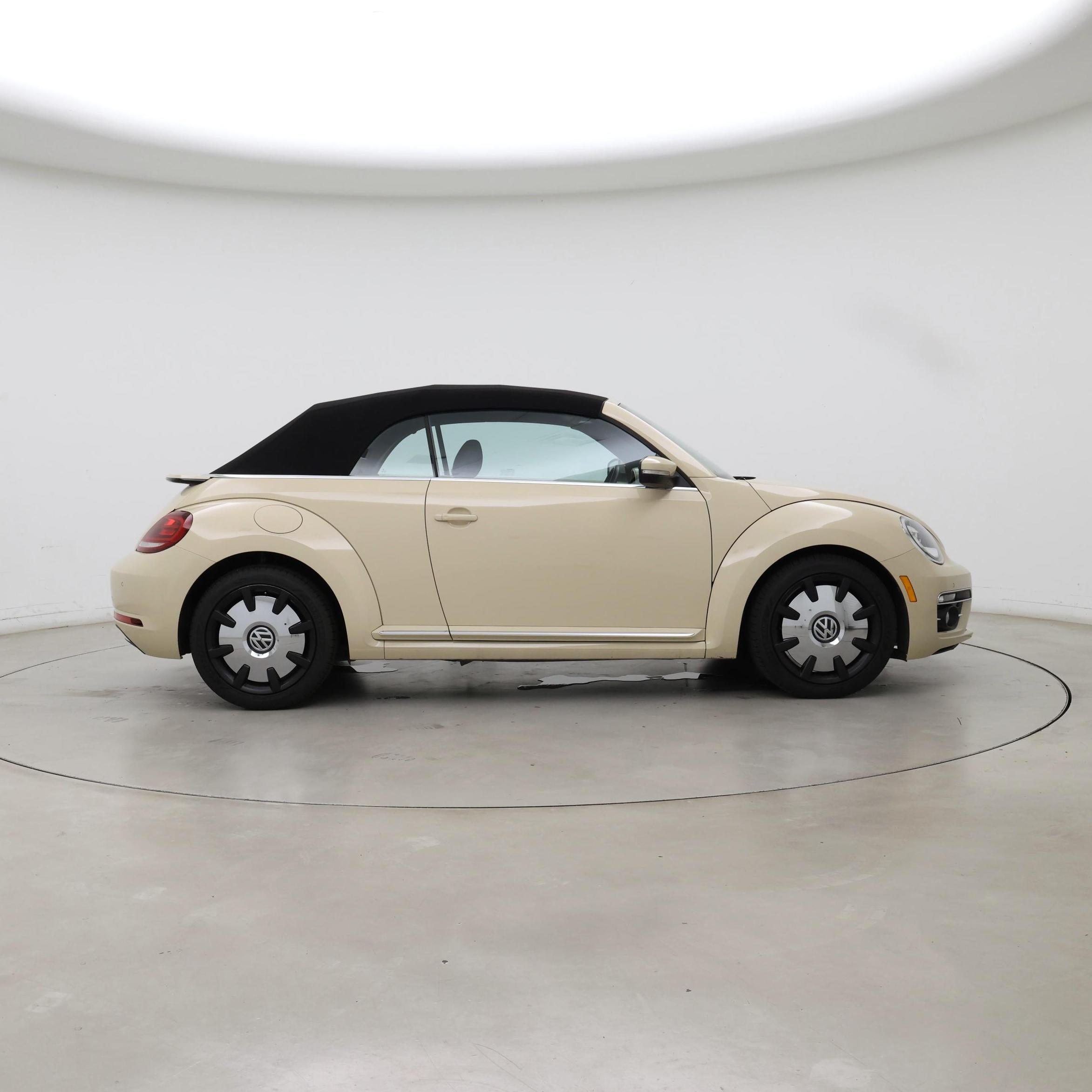 Thumbnail: 2019 Volkswagen Beetle - 7