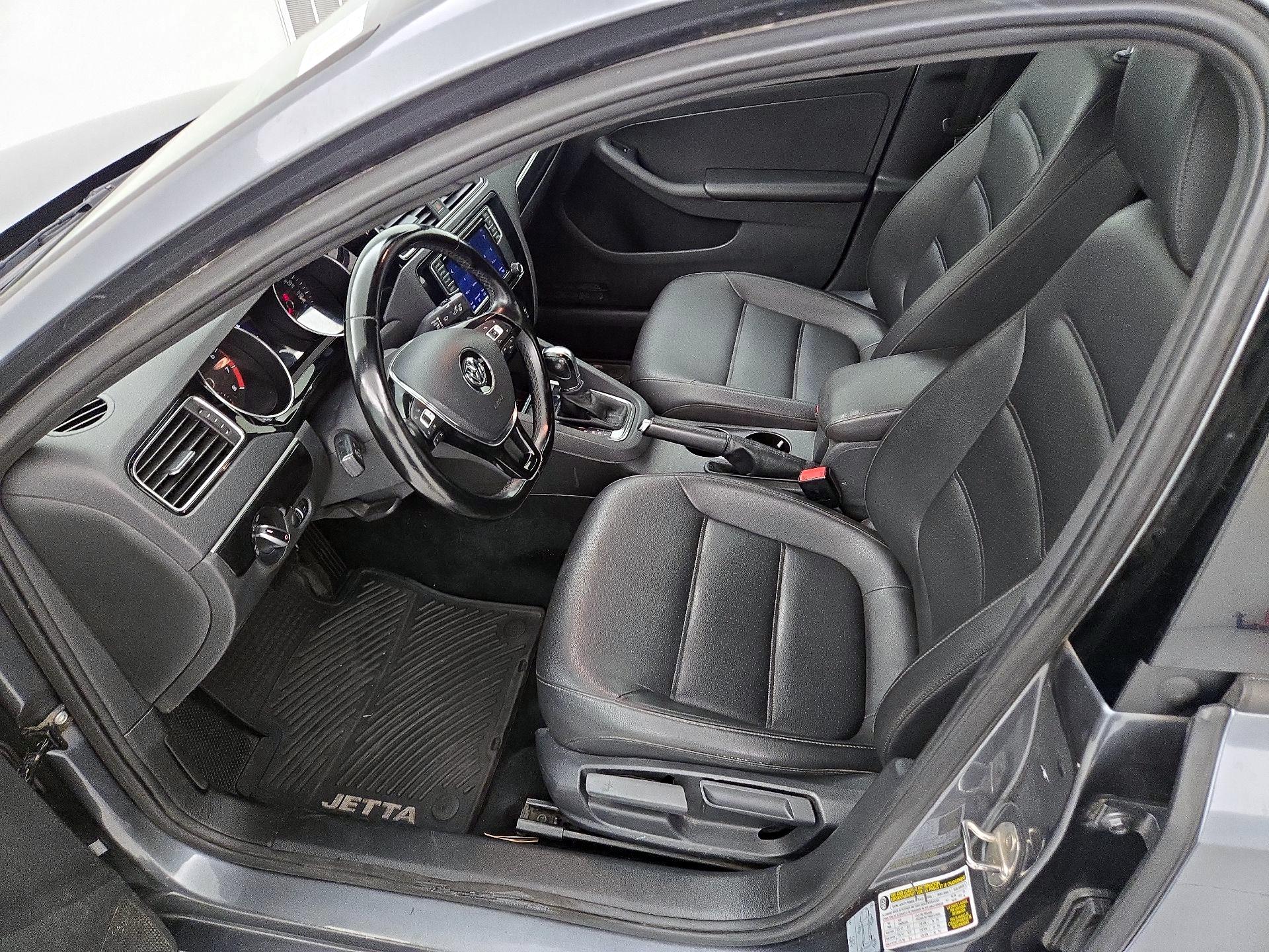 Thumbnail: 2018 Volkswagen Jetta - 11