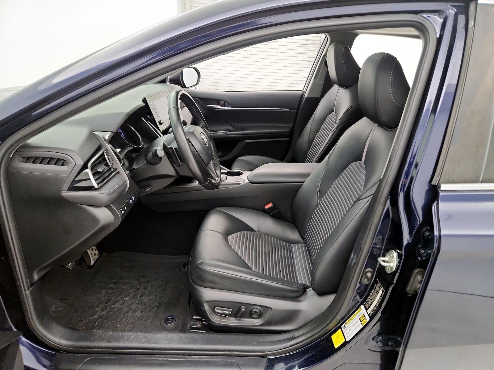 2021 Toyota Camry SE - Photo 12