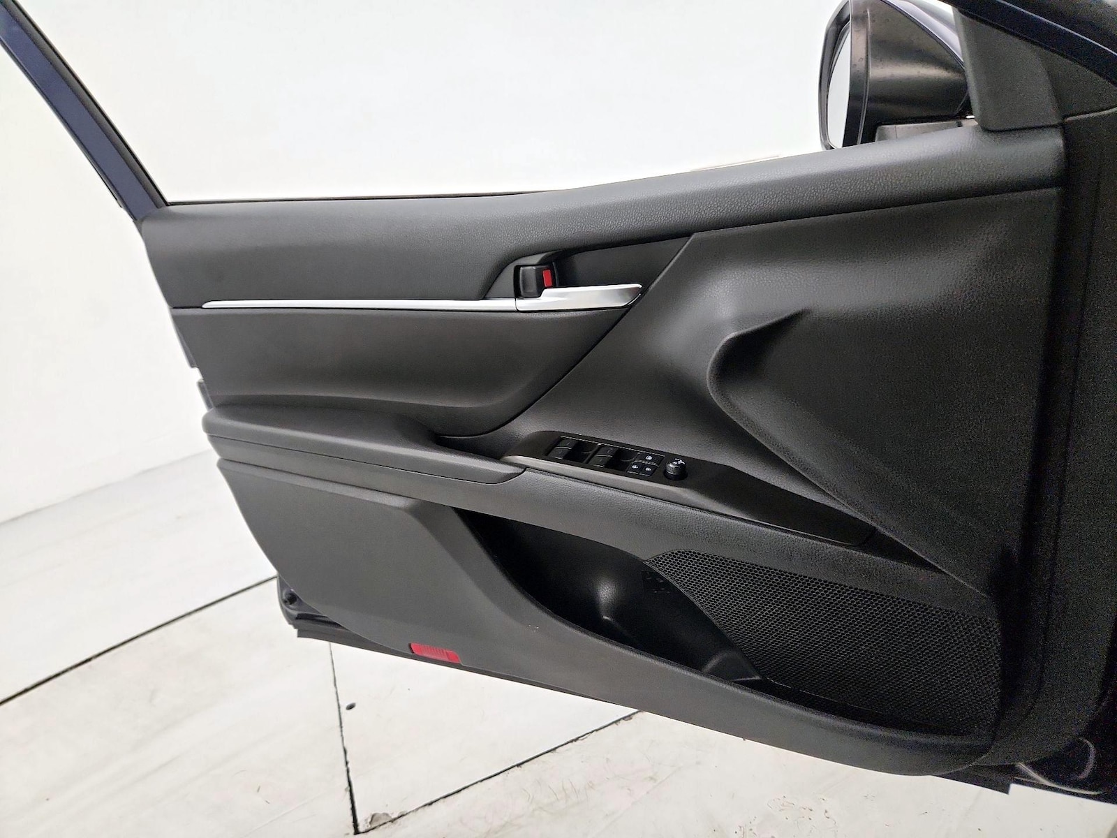 2021 Toyota Camry SE - Photo 13
