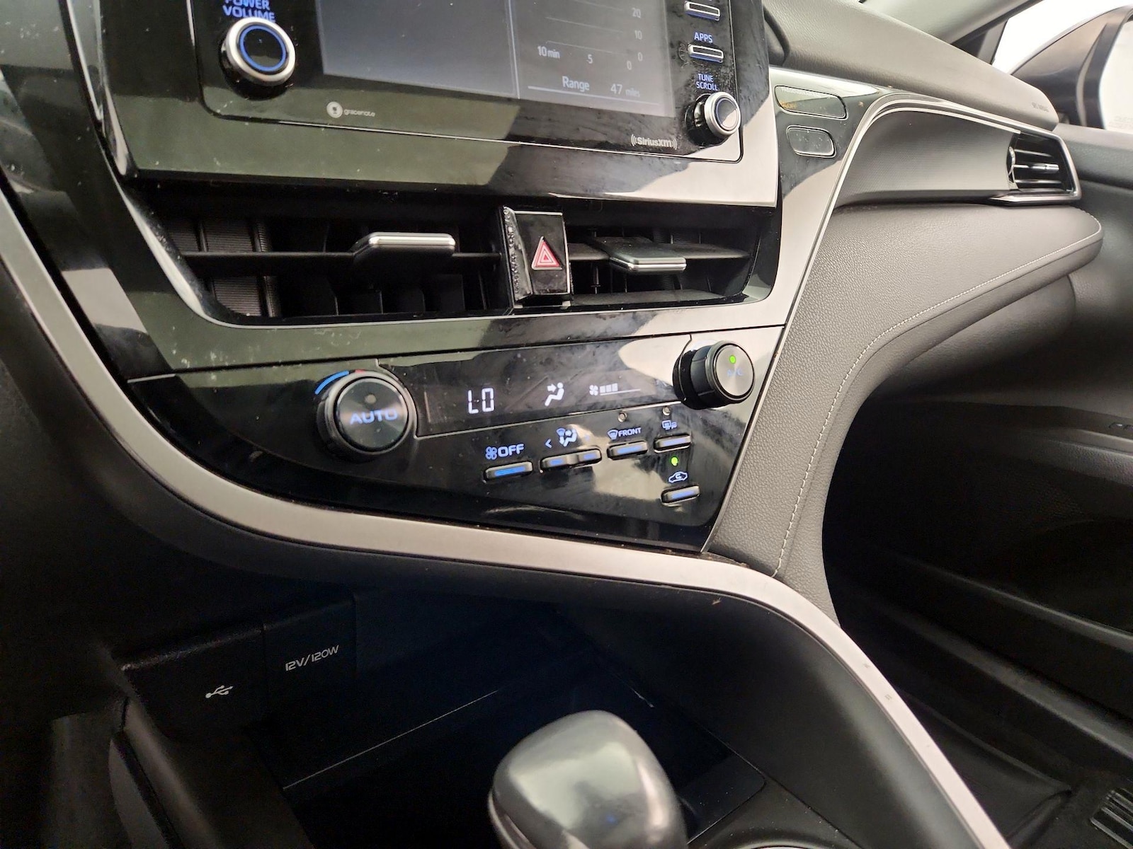 2021 Toyota Camry SE - Photo 17