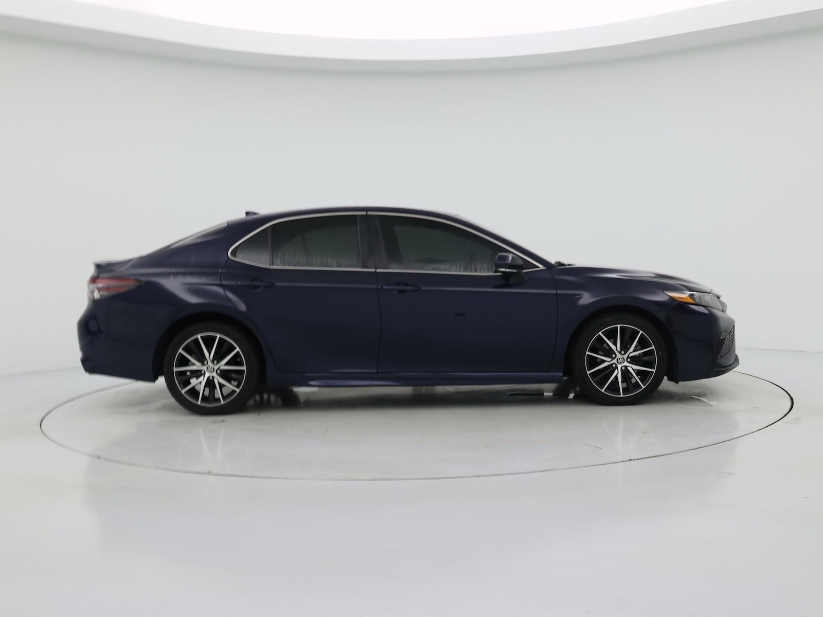 2021 Toyota Camry SE - Photo 8