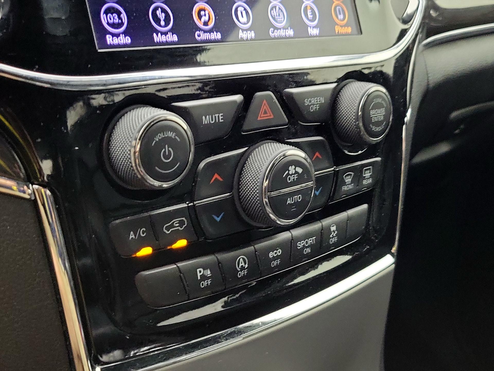 Thumbnail: 2019 Jeep Grand Cherokee - 17