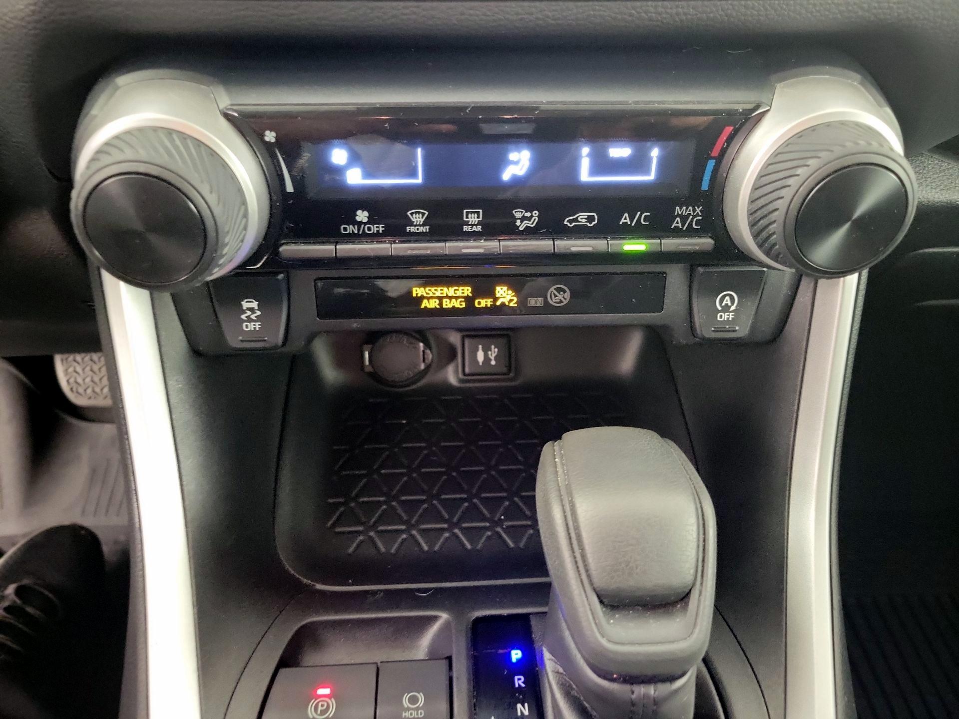 Thumbnail: 2019 Toyota RAV4 - 17