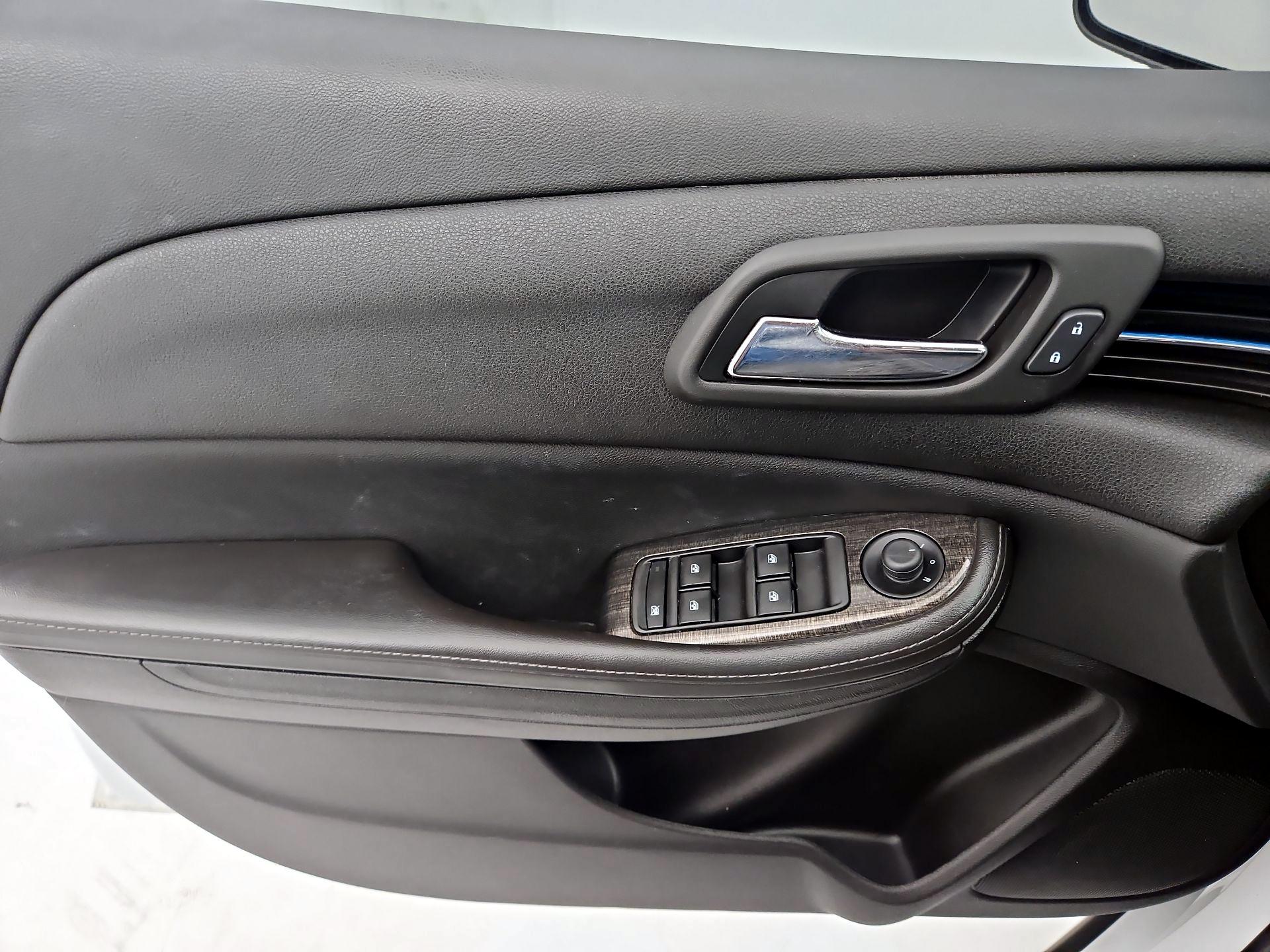 Thumbnail: 2016 Chevrolet Malibu - 12