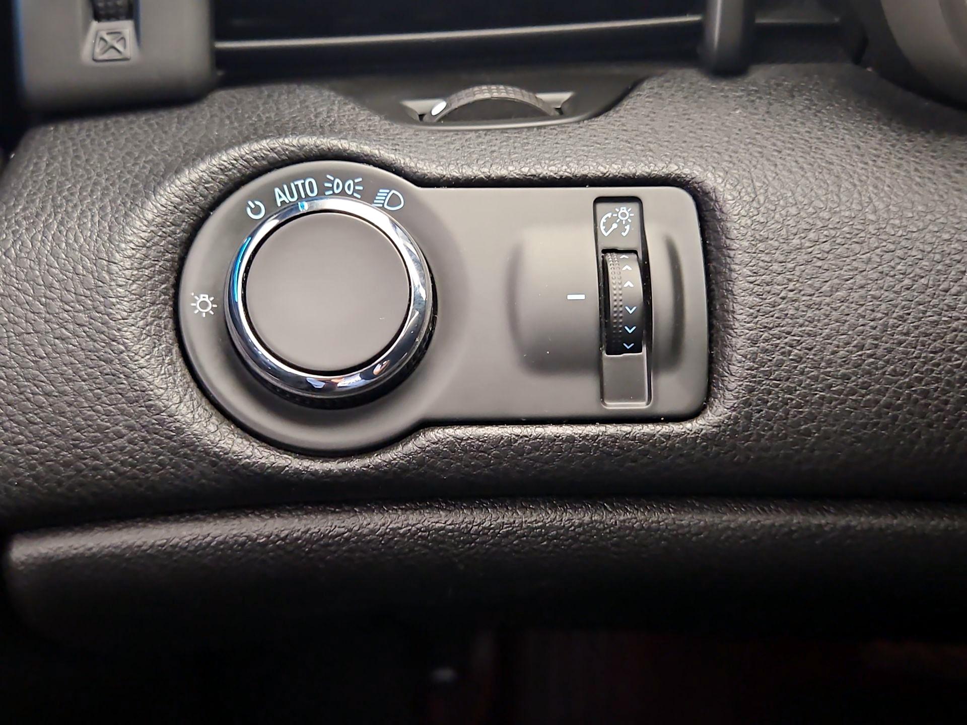 Thumbnail: 2016 Chevrolet Malibu - 13