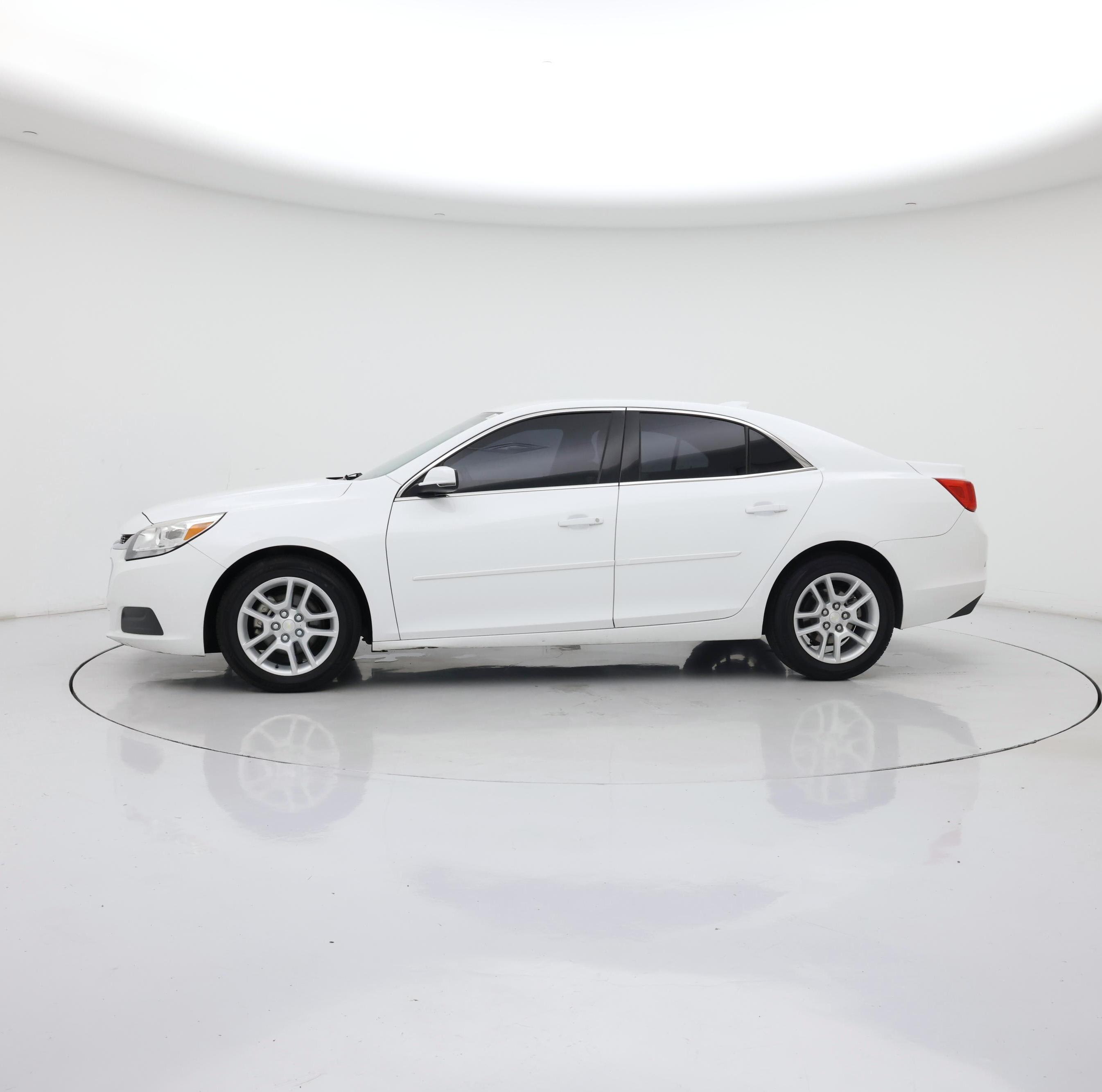 Thumbnail: 2016 Chevrolet Malibu - 3