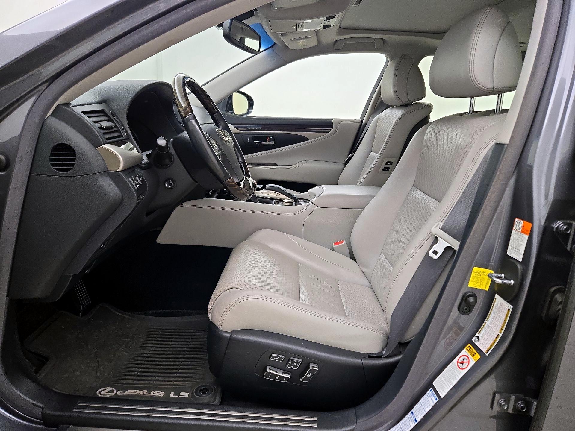 Thumbnail: 2016 Lexus LS - 11