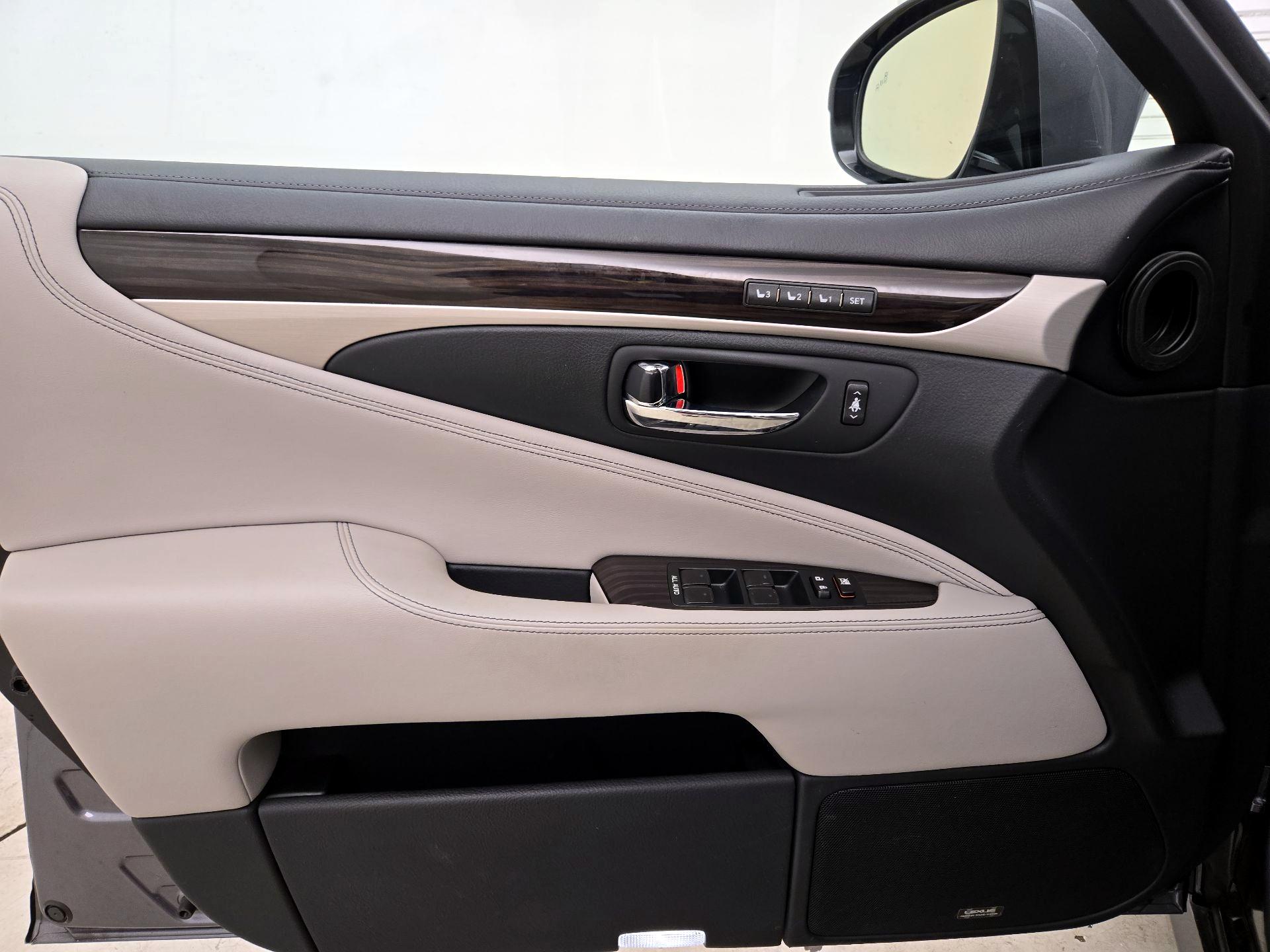 Thumbnail: 2016 Lexus LS - 12
