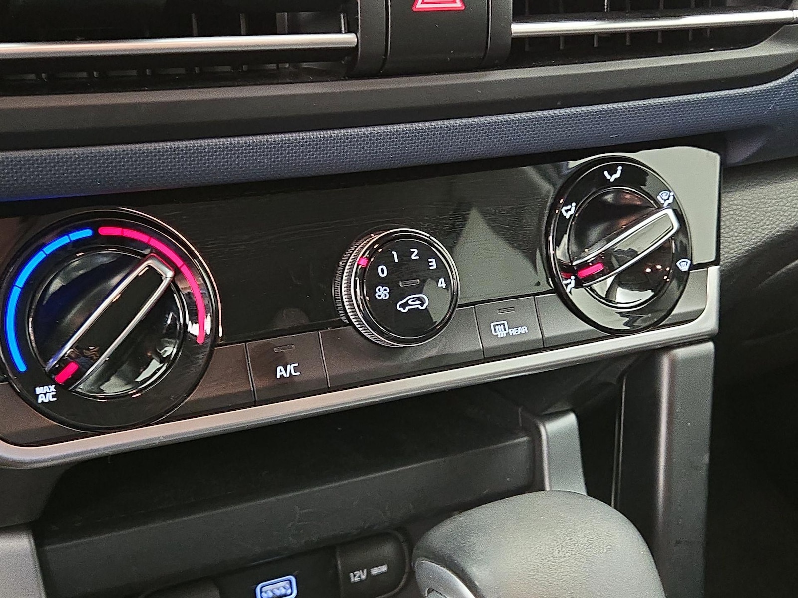 2021 Kia Seltos S - Photo 17