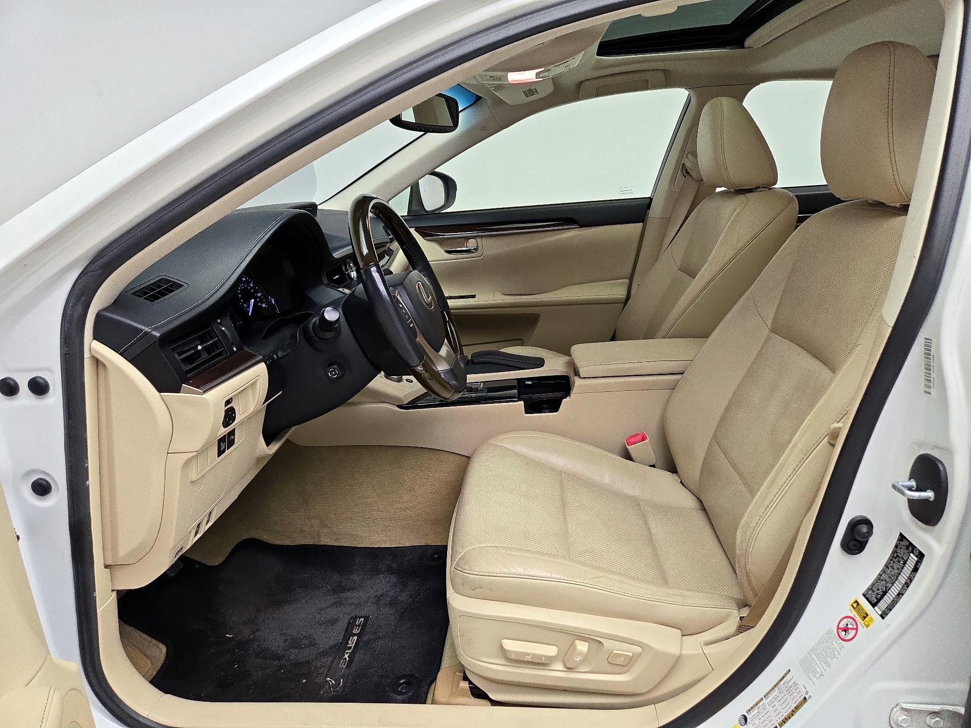 Thumbnail: 2015 Lexus ES - 11