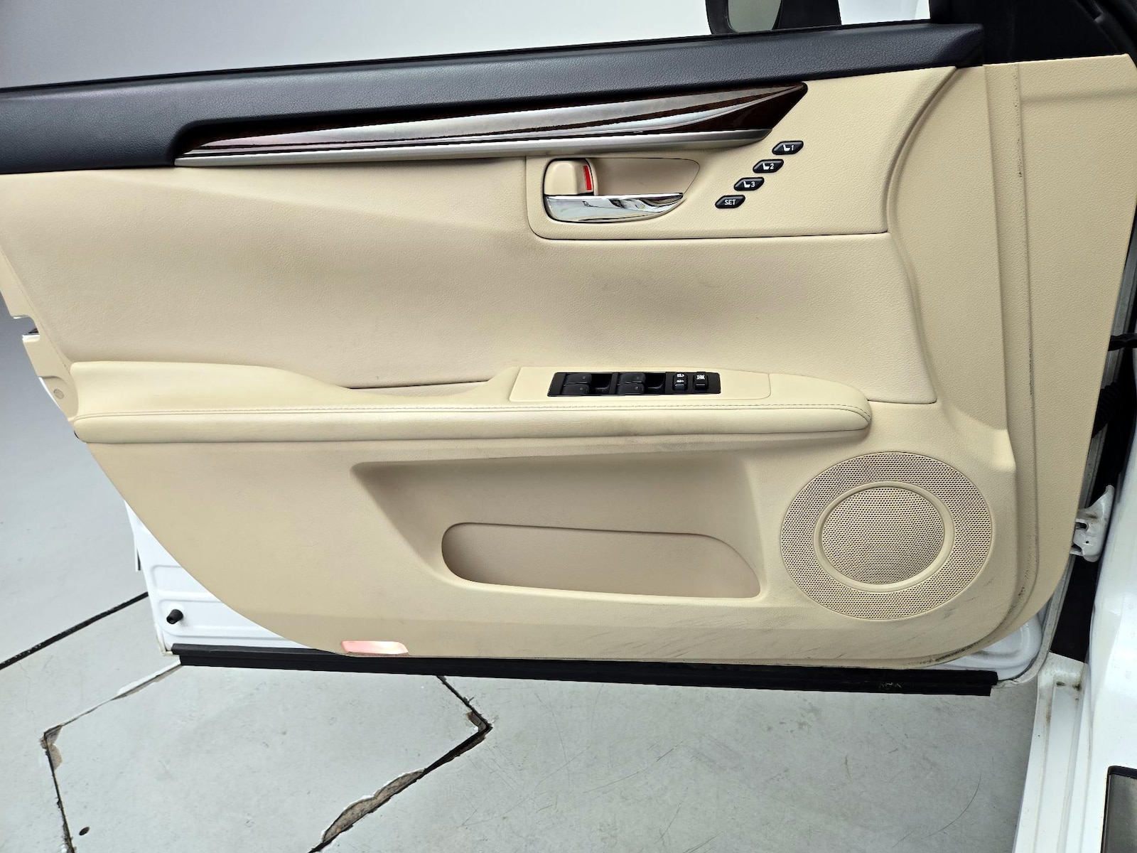 2015 Lexus ES 350 - Photo 13