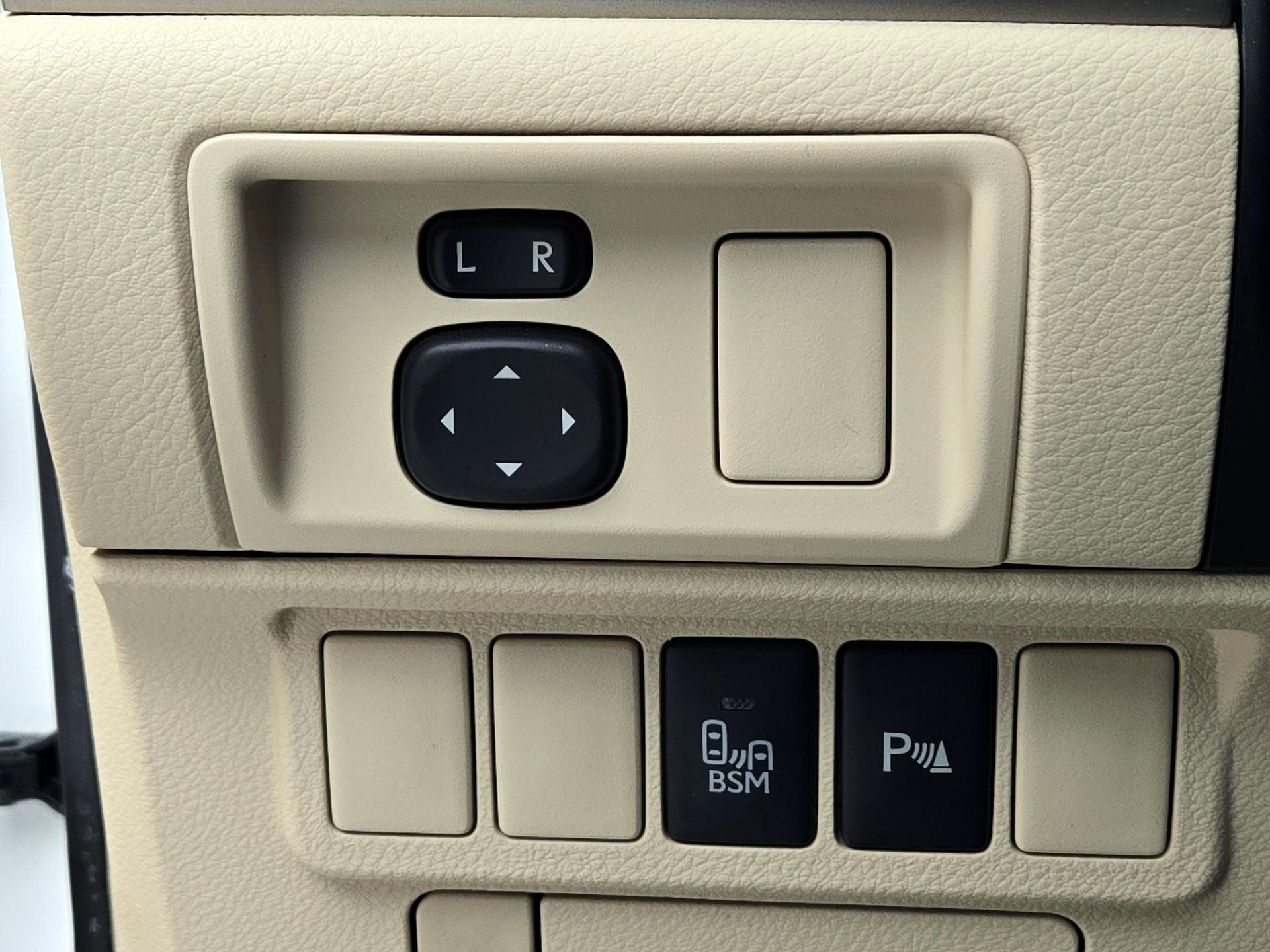 Thumbnail: 2015 Lexus ES - 13