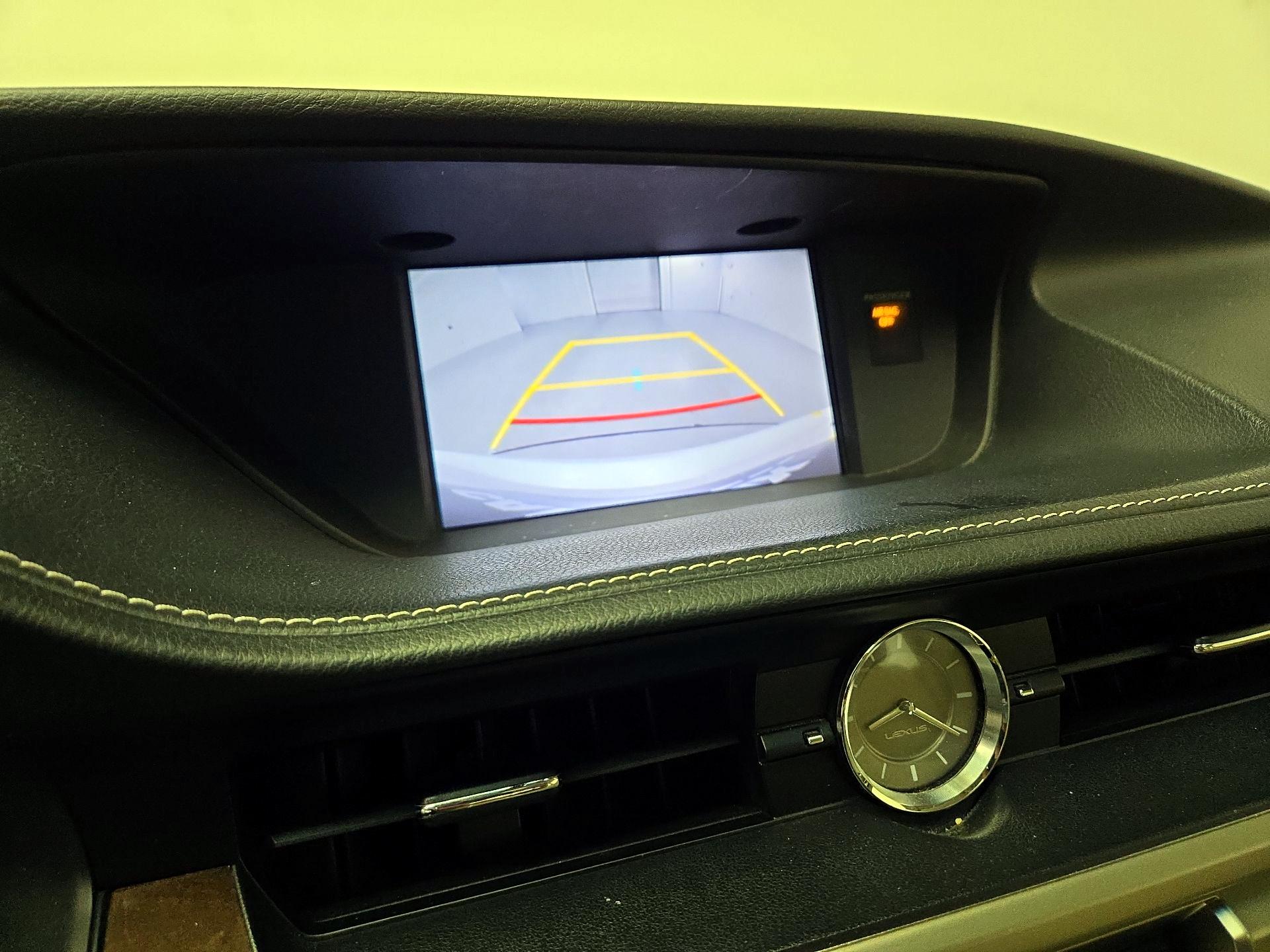 Thumbnail: 2015 Lexus ES - 15