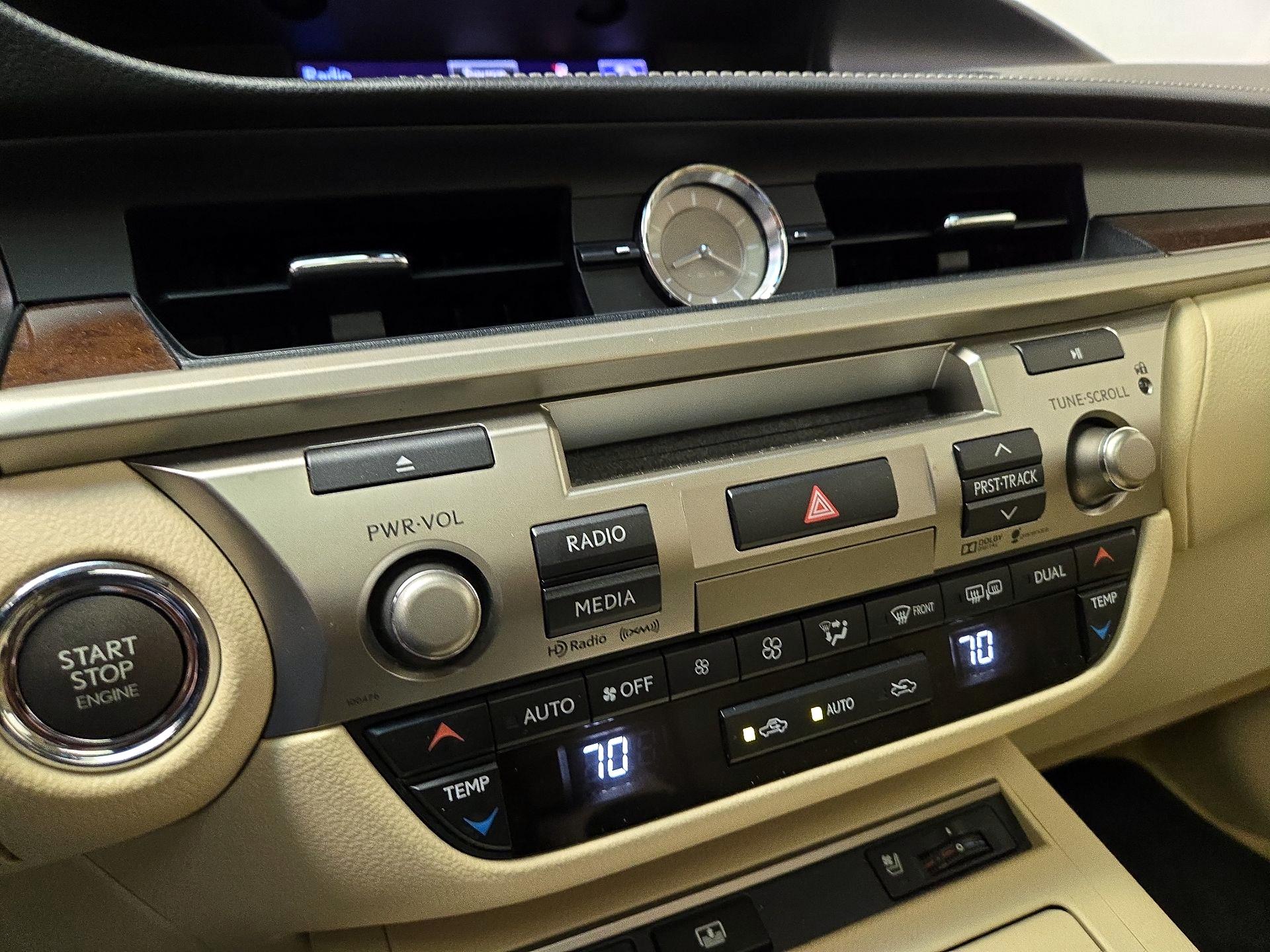 Thumbnail: 2015 Lexus ES - 17