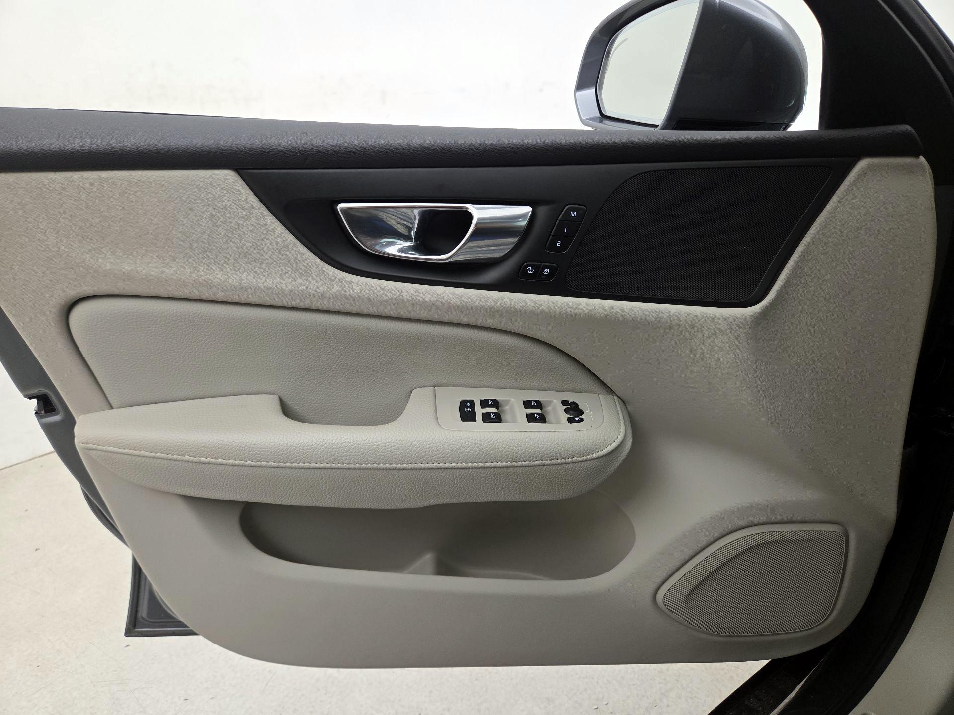 Thumbnail: 2021 Volvo S60 - 10