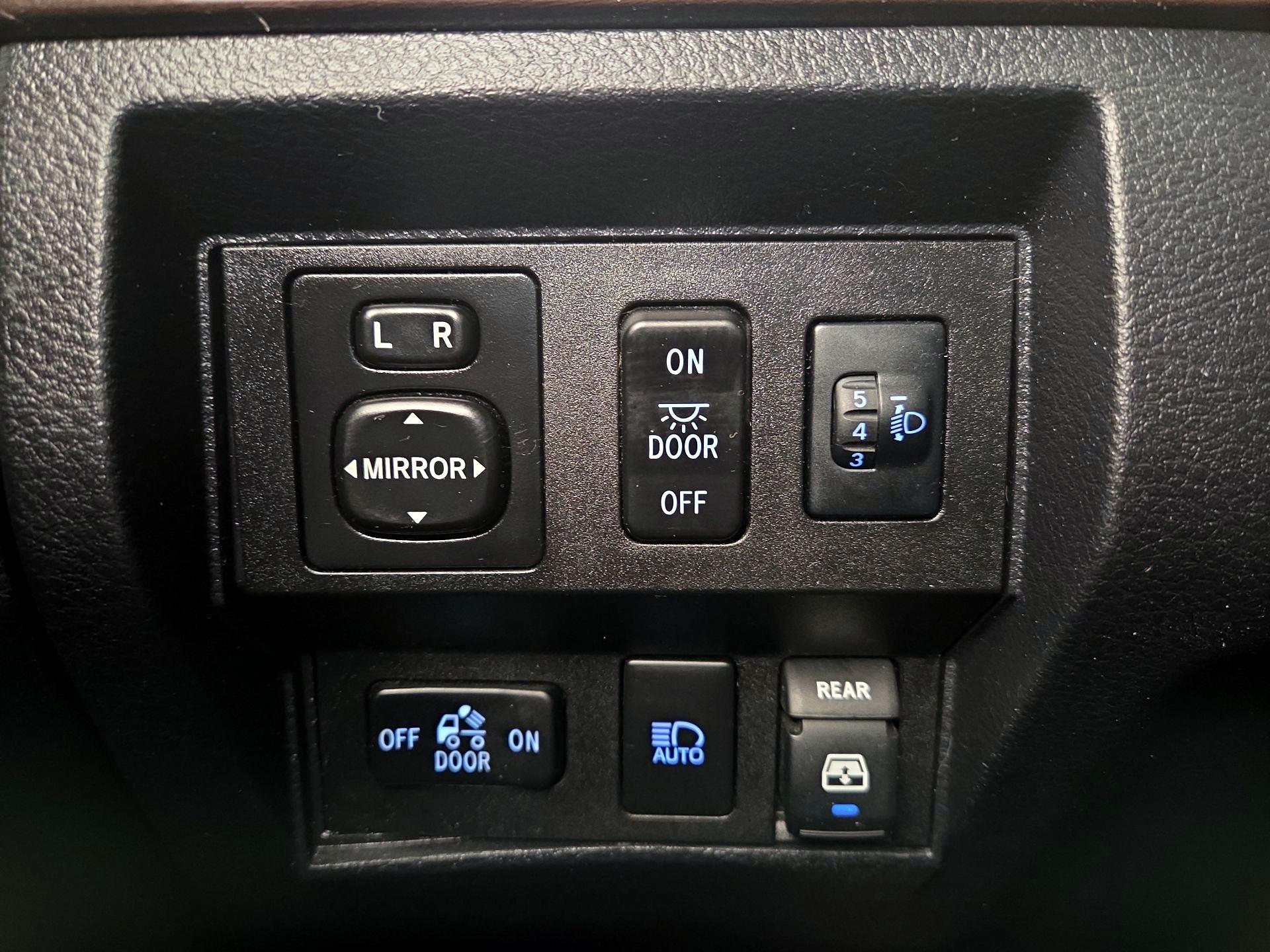 Thumbnail: 2018 Toyota Tundra - 13