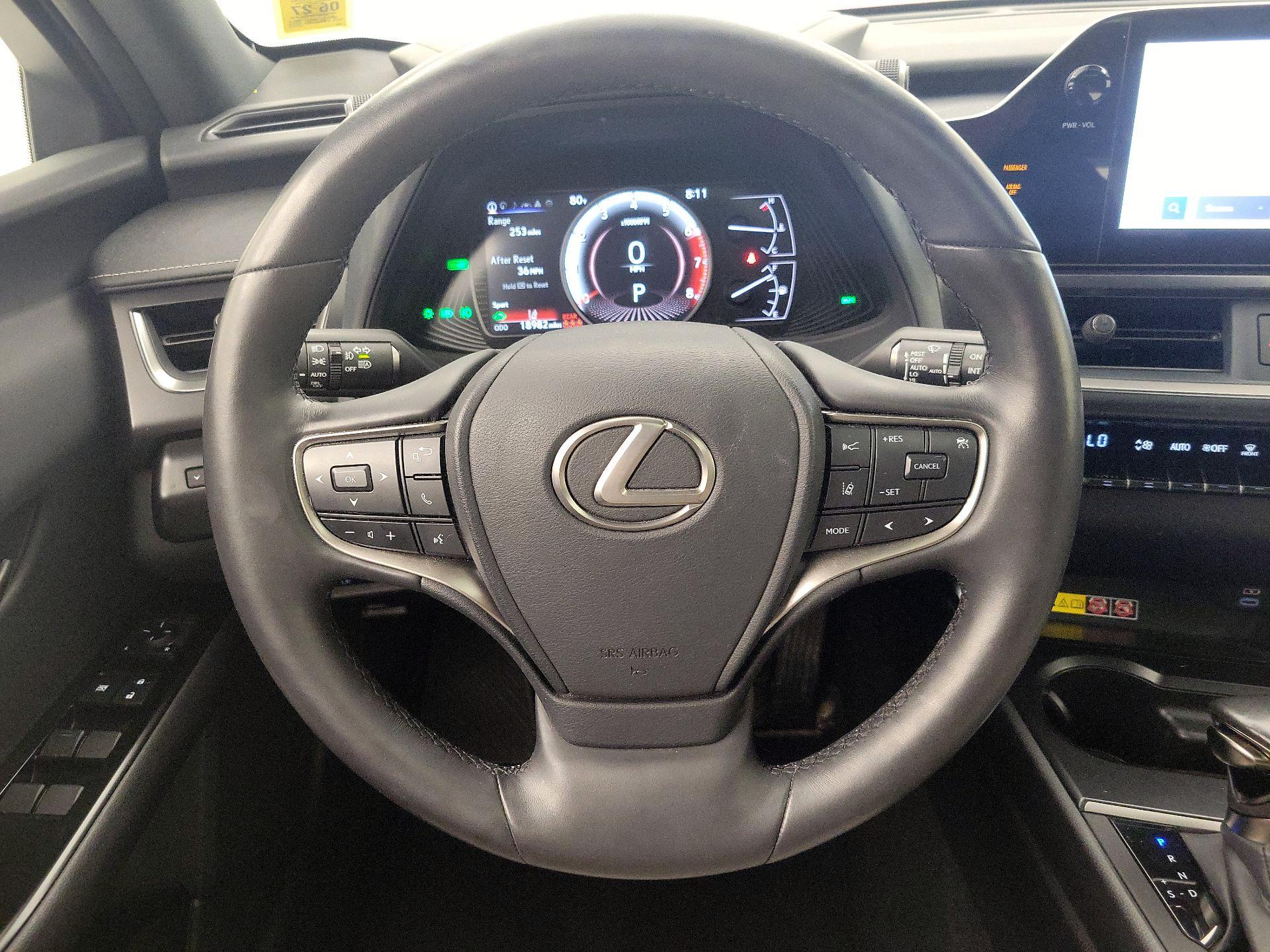 Thumbnail: 2023 Lexus UX - 10