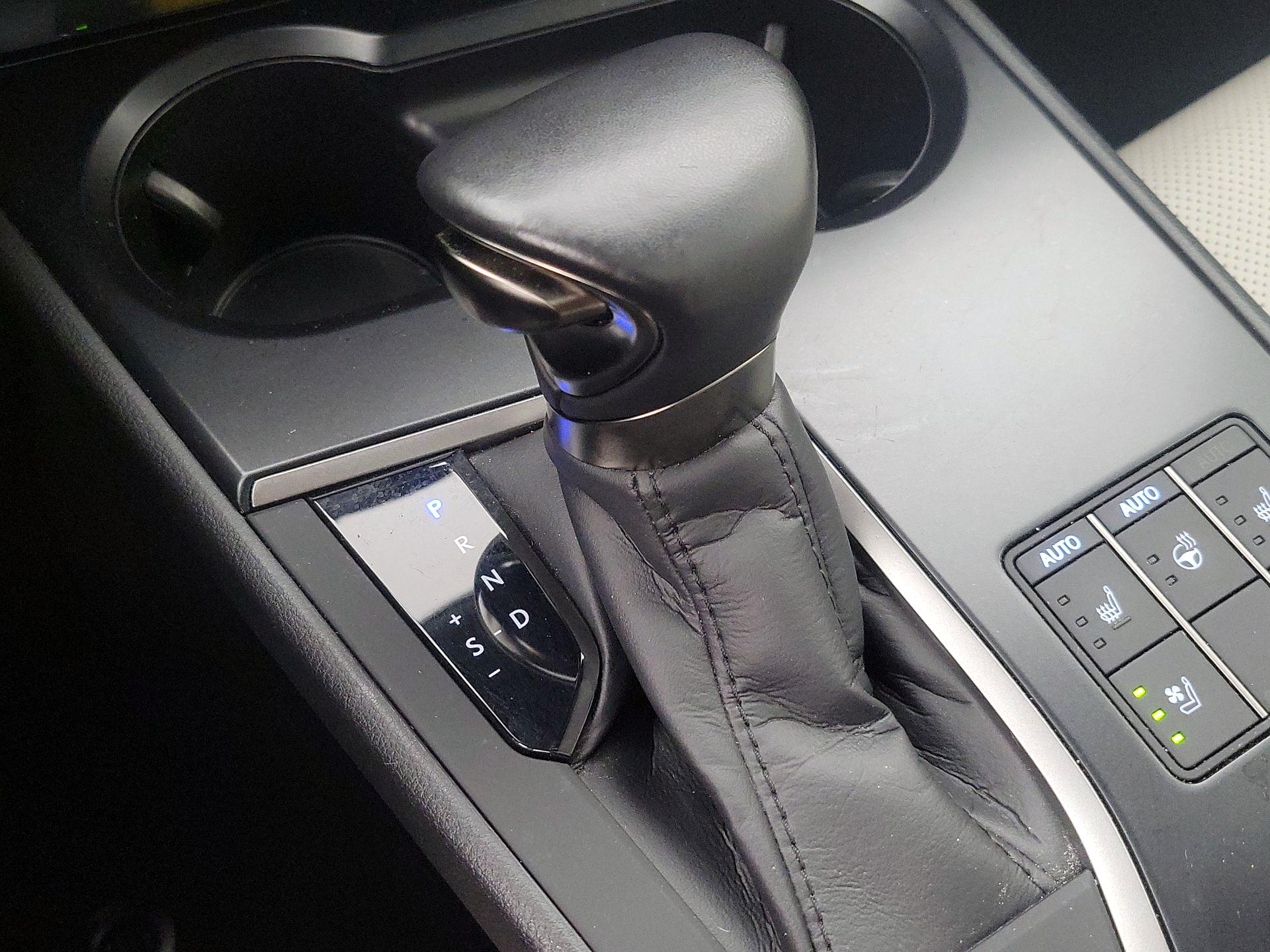 Thumbnail: 2023 Lexus UX - 17