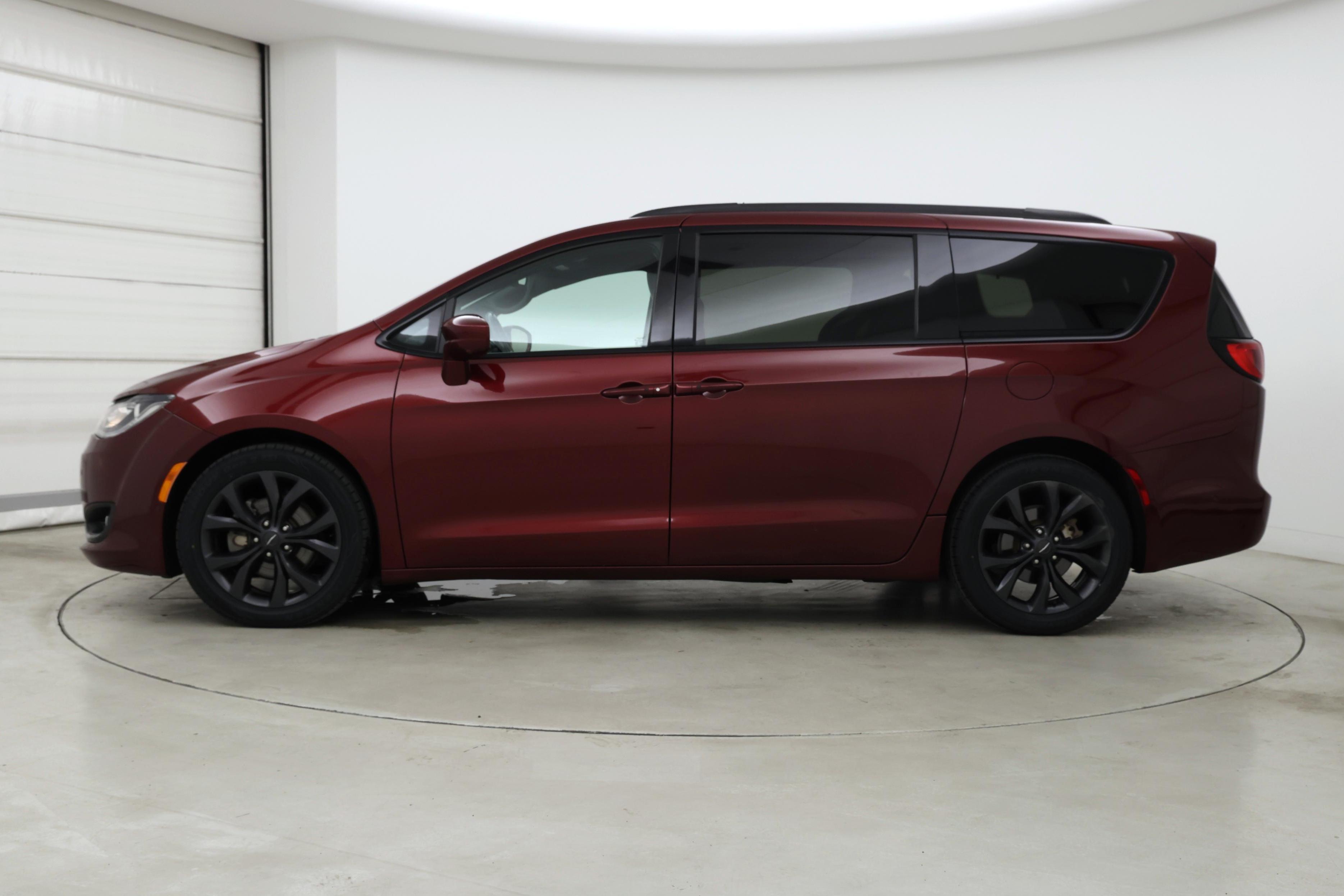 Thumbnail: 2020 Chrysler Pacifica - 3